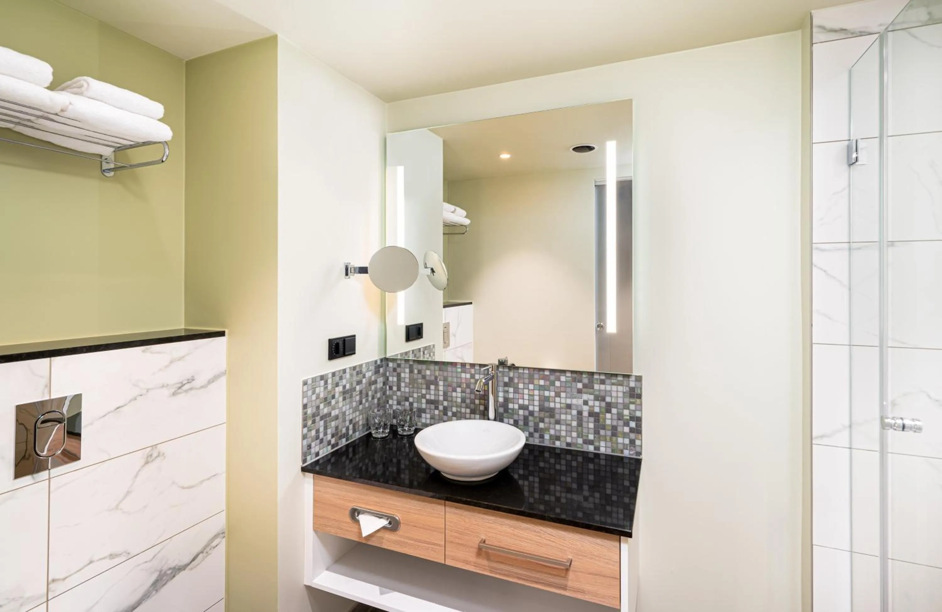 Bathroom in Leonardo Hotel Hamburg Altona