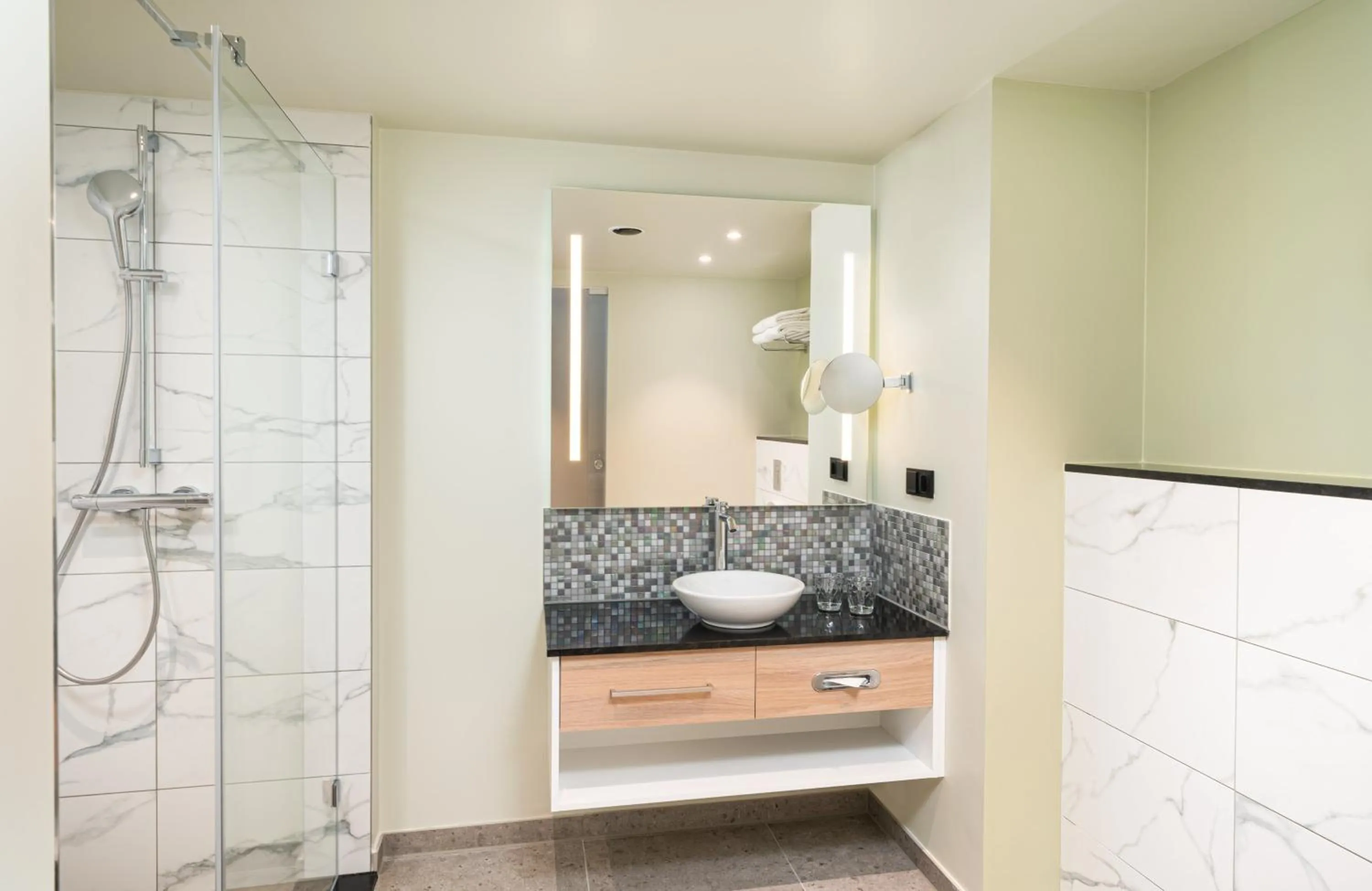 Bathroom in Leonardo Hotel Hamburg Altona