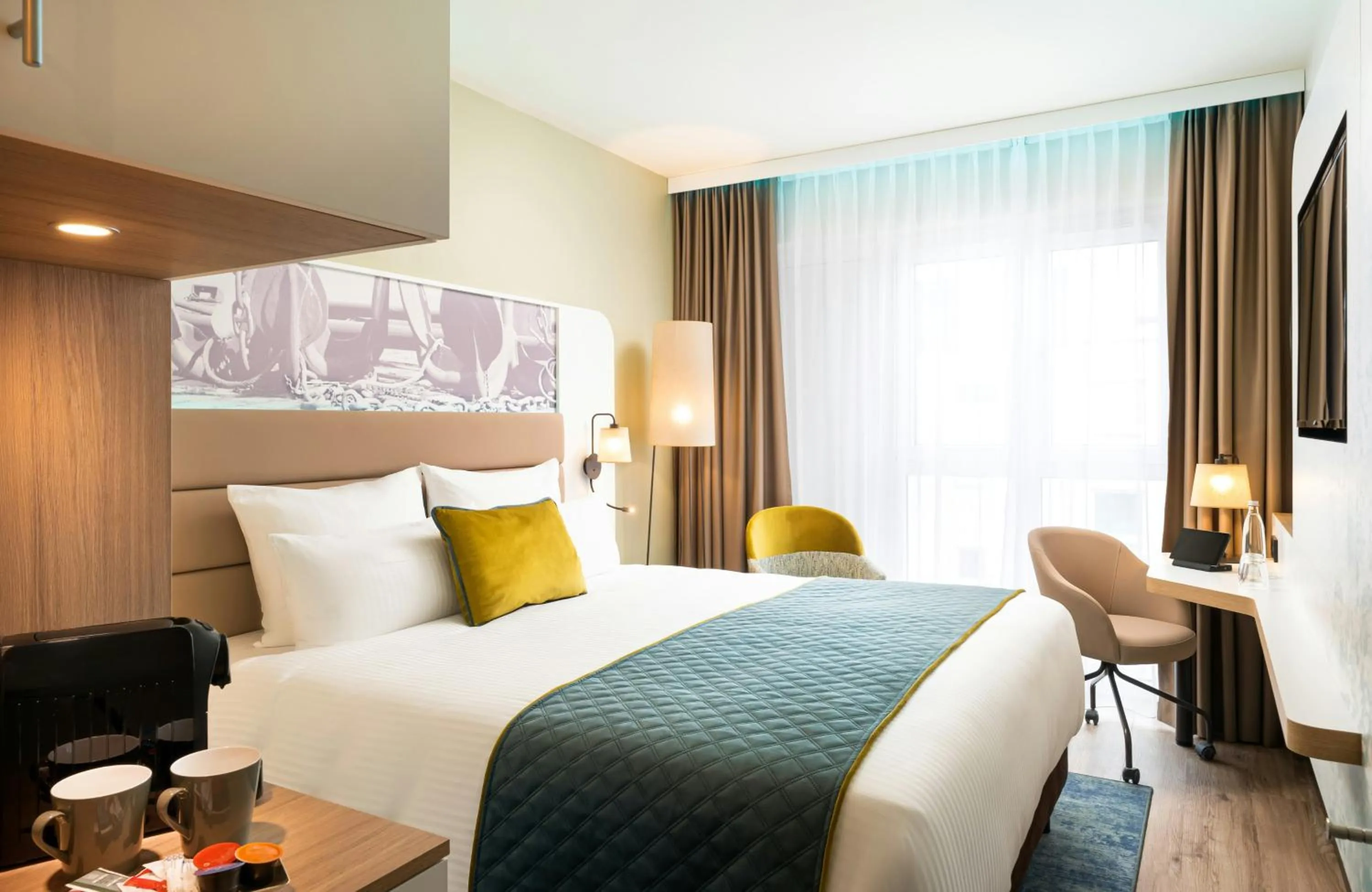 Bedroom, Bed in Leonardo Hotel Hamburg Altona