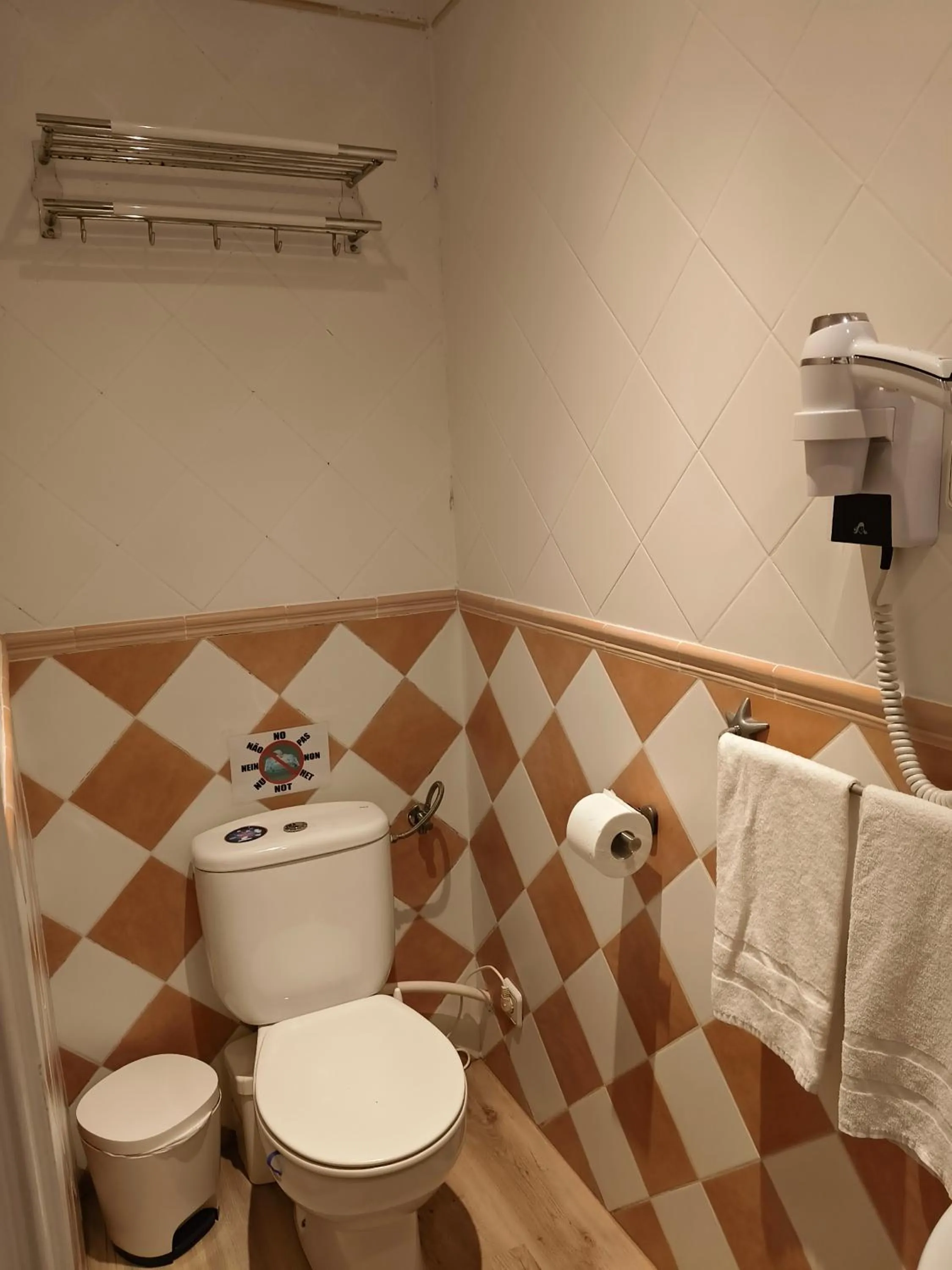 Bathroom in Casa Consell Bailen, Guest House