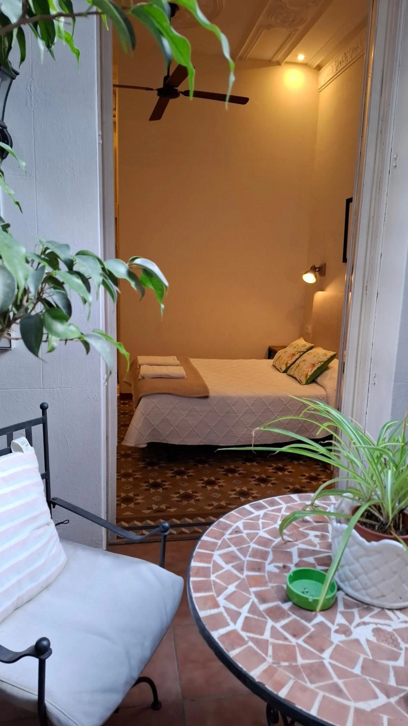 Patio, Bed in Casa Consell Bailen, Guest House