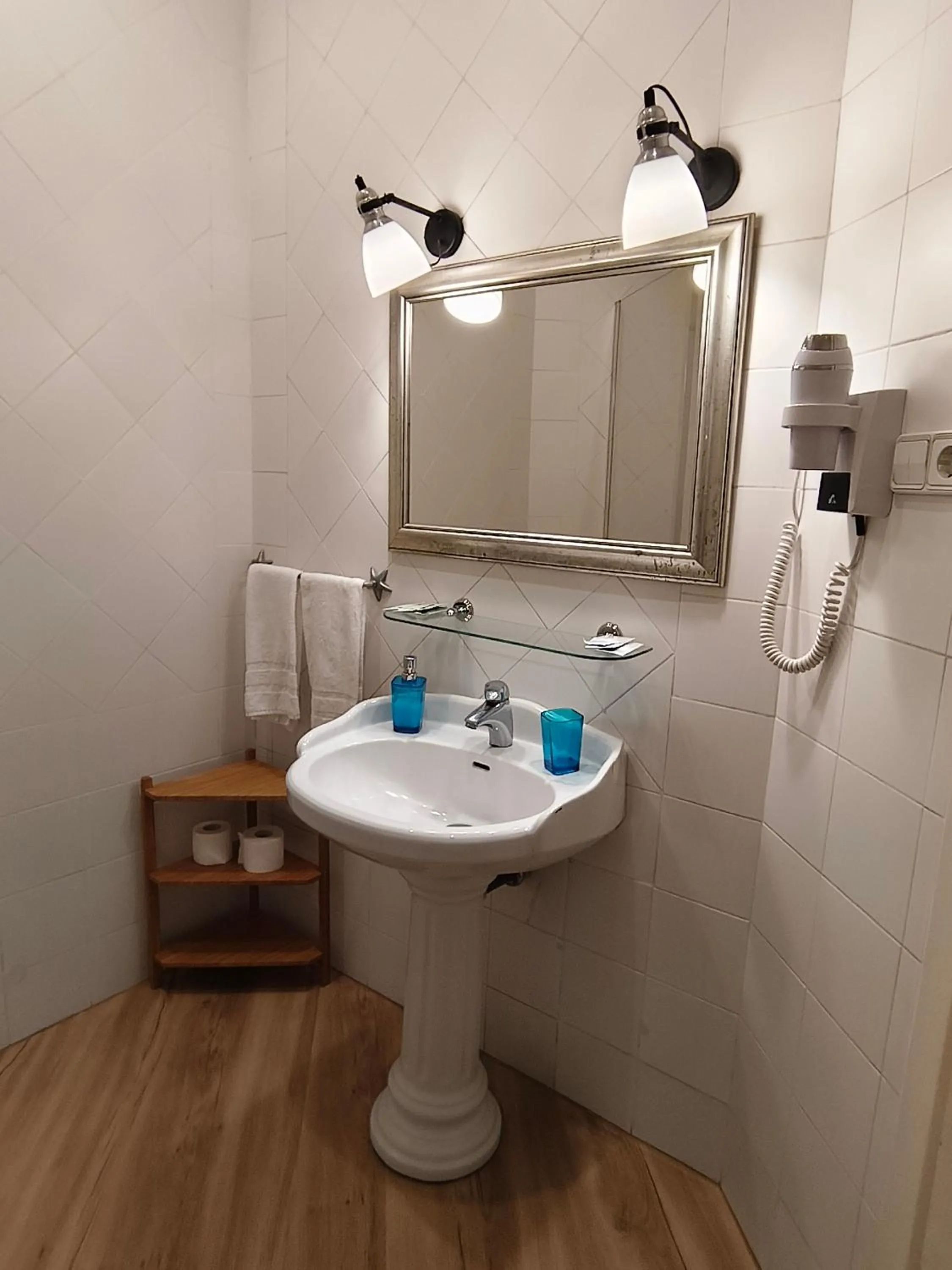 Bathroom in Casa Consell Bailen, Guest House