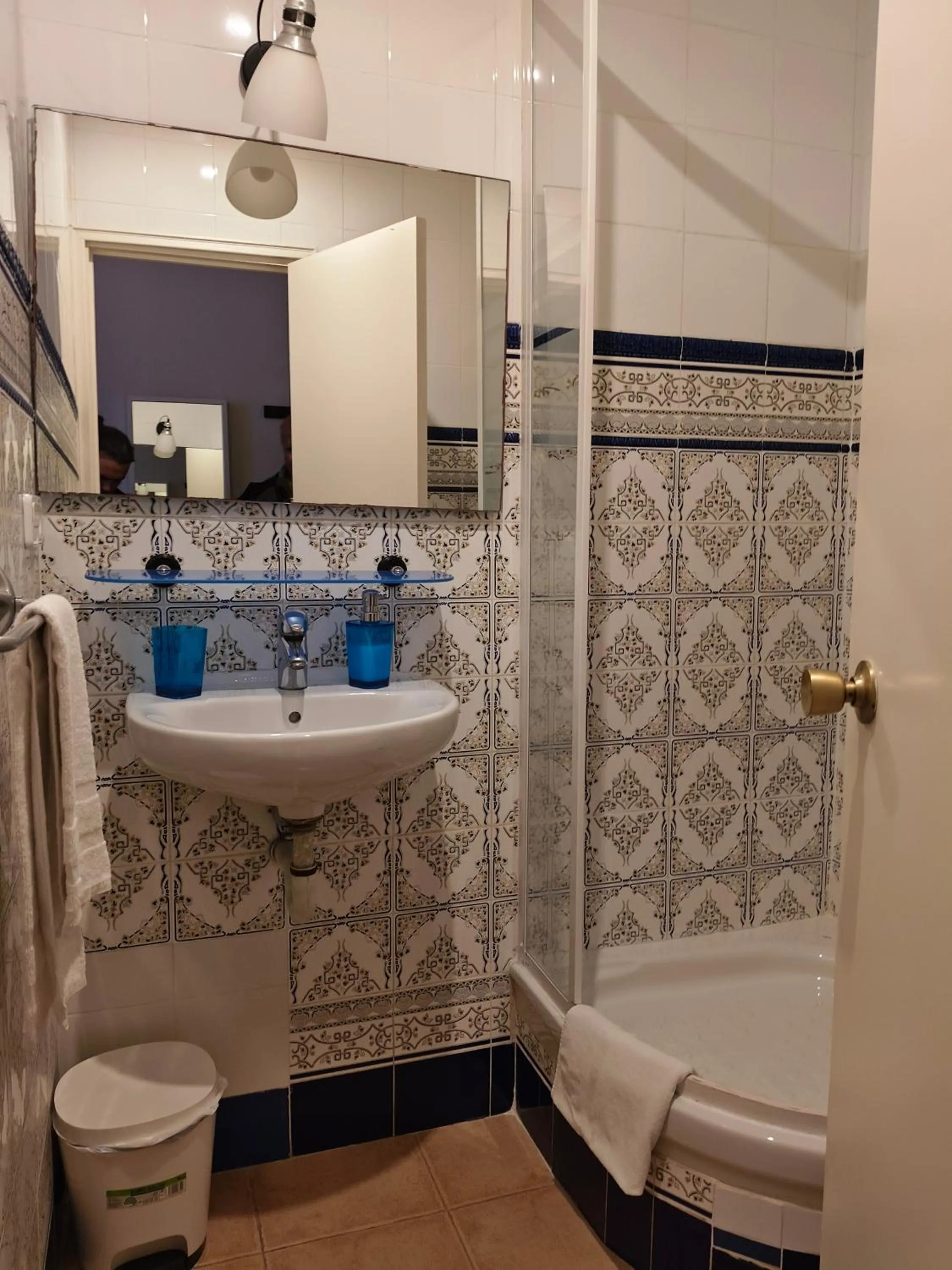 Bathroom in Casa Consell Bailen, Guest House