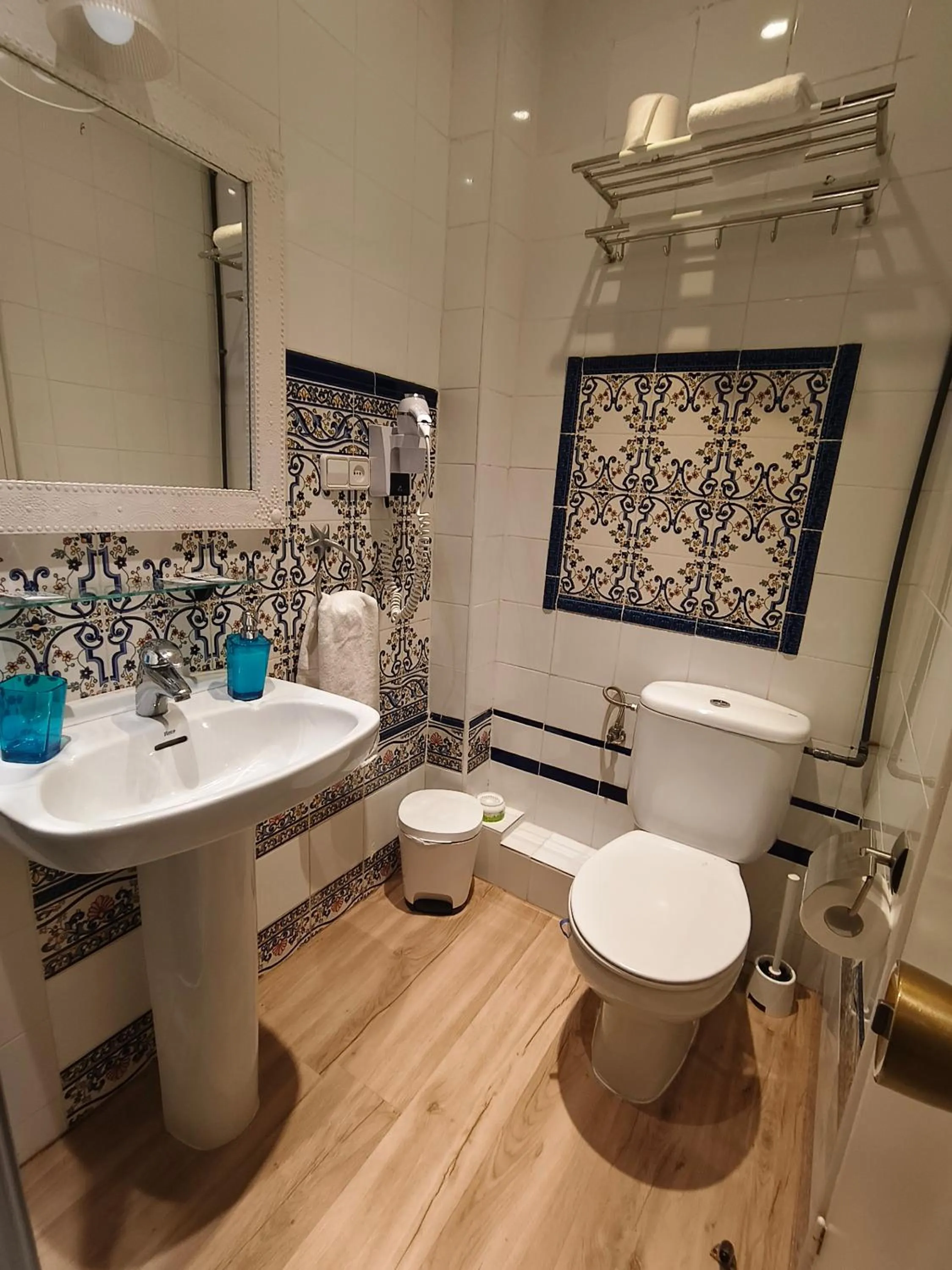 Bathroom in Casa Consell Bailen, Guest House