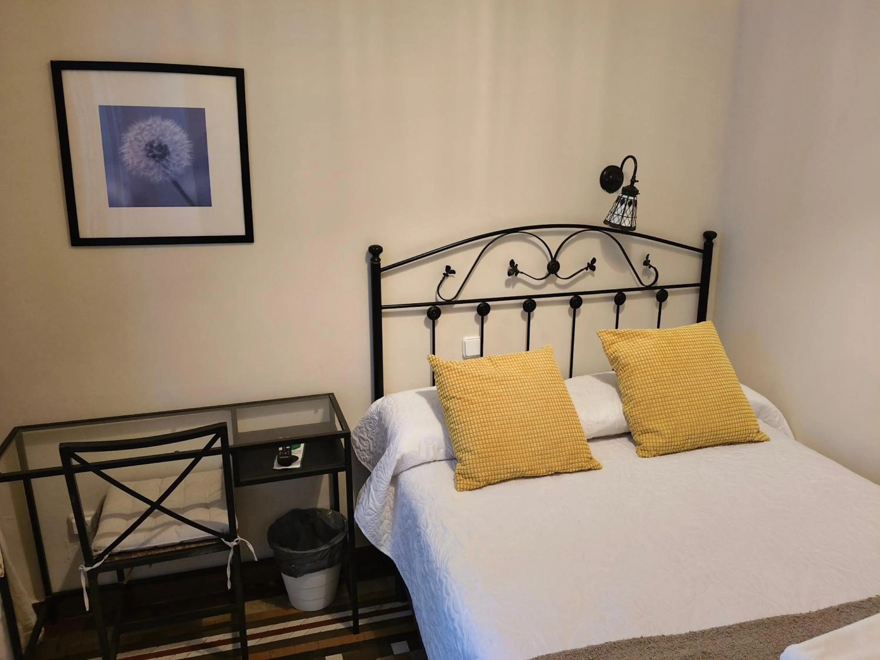 Bed in Casa Consell Bailen, Guest House