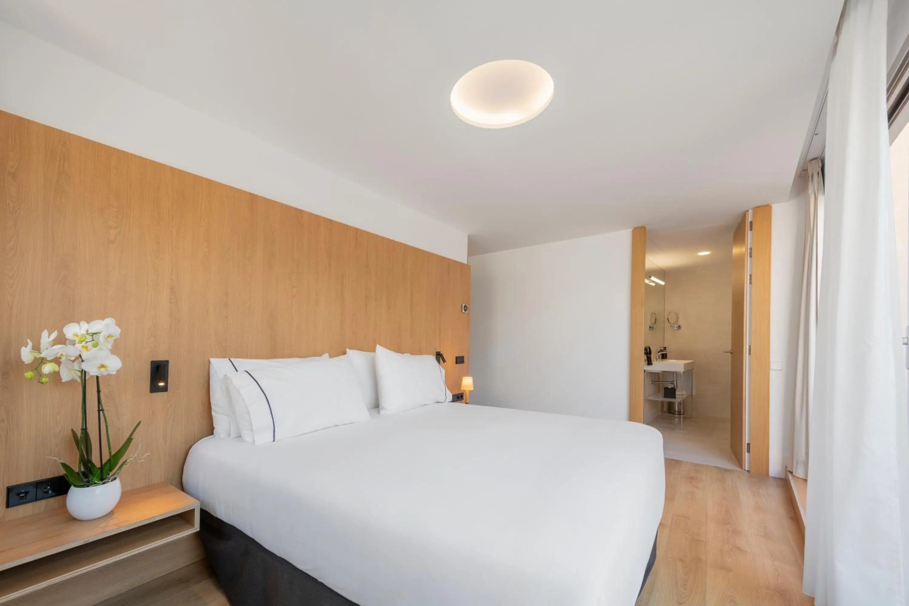 Bed in Eurostars Pórtico Alicante