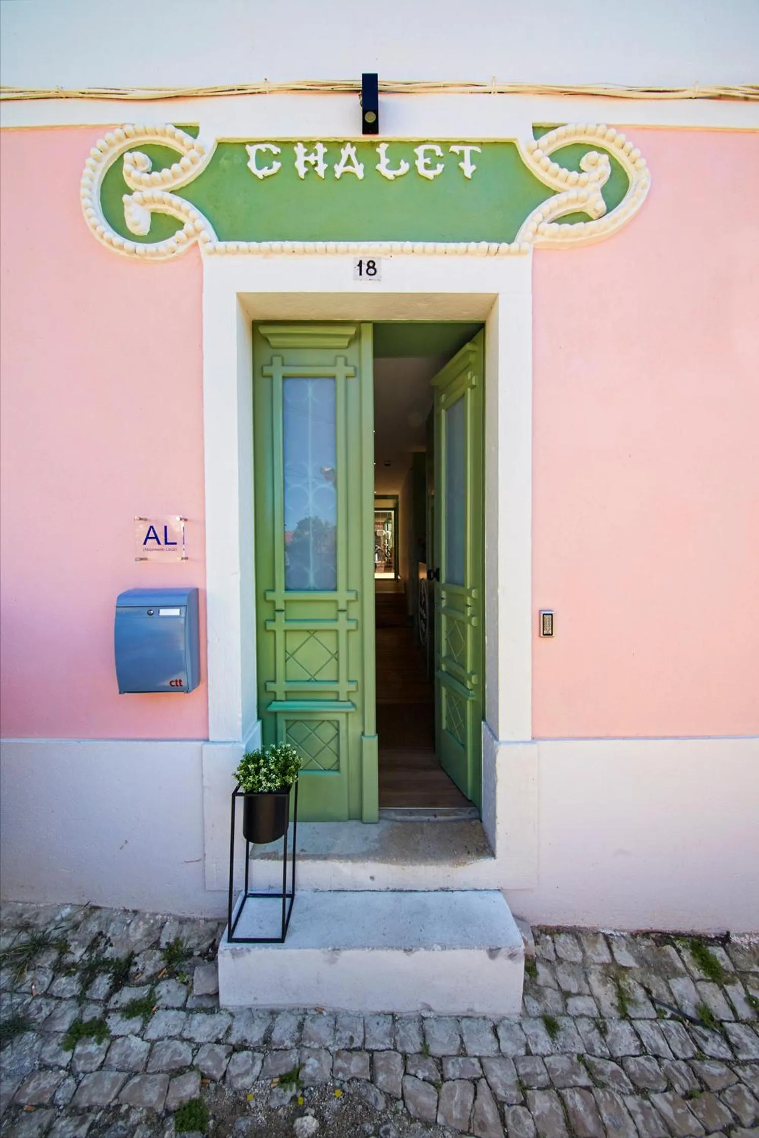 Facade/entrance in Sintra Green Chalet Bed & Breakfast