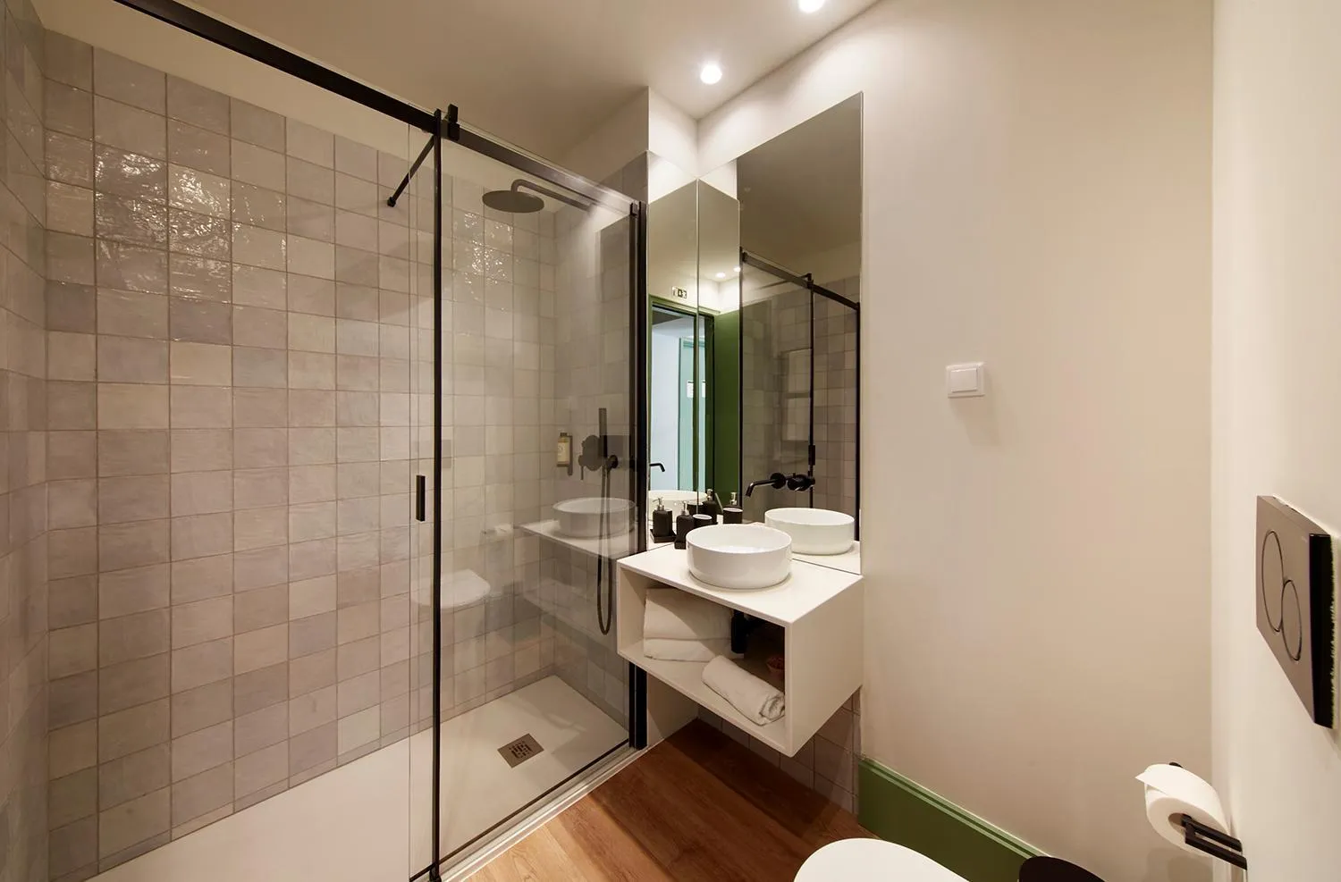 Toilet in Sintra Green Chalet Bed & Breakfast