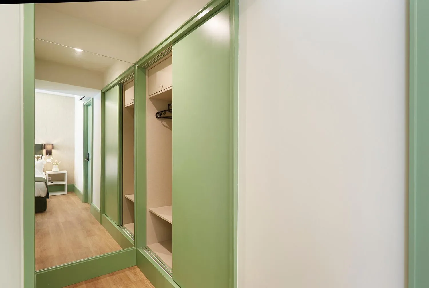 wardrobe in Sintra Green Chalet Bed & Breakfast