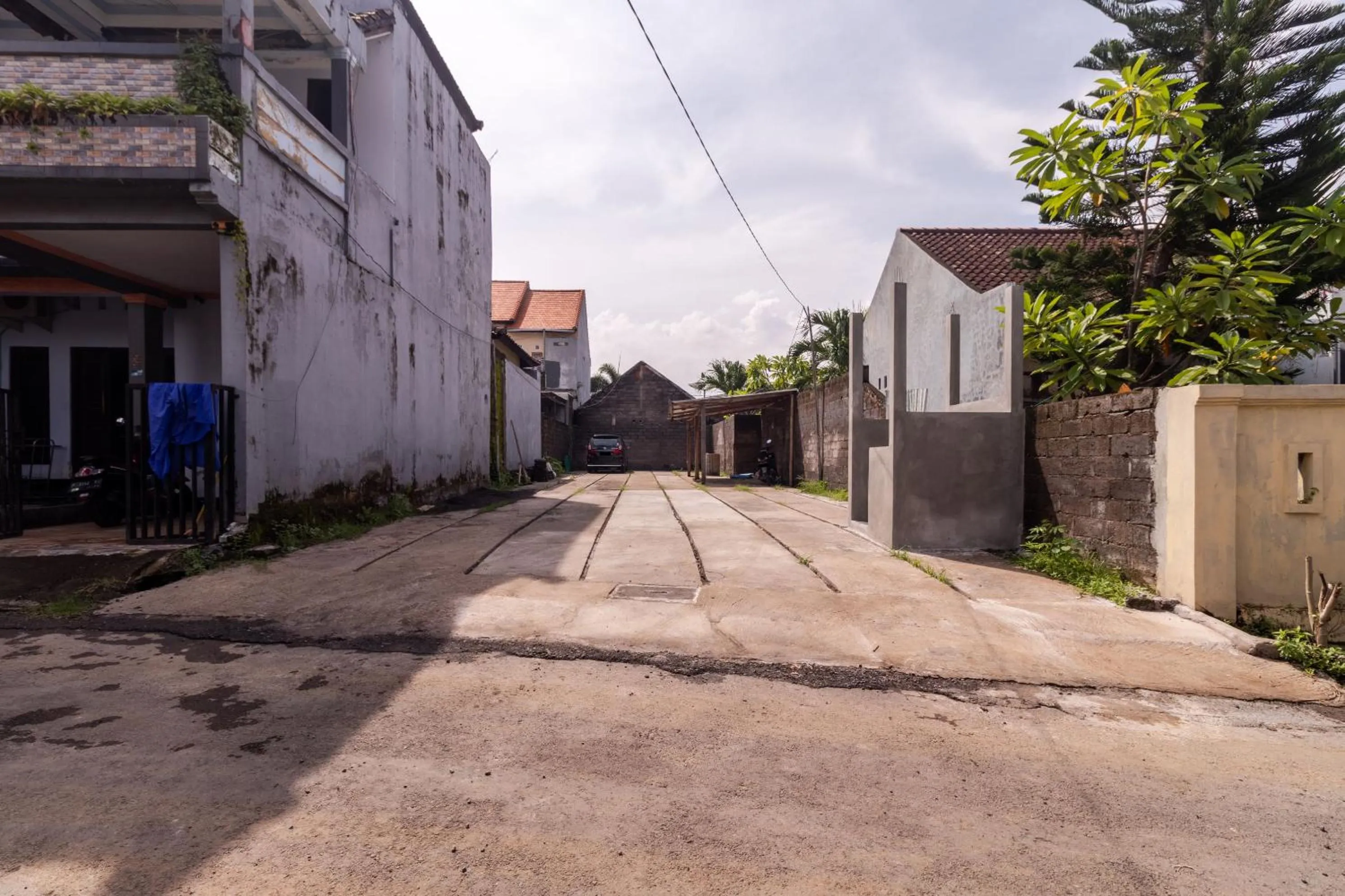 Parking in Josh Guest House