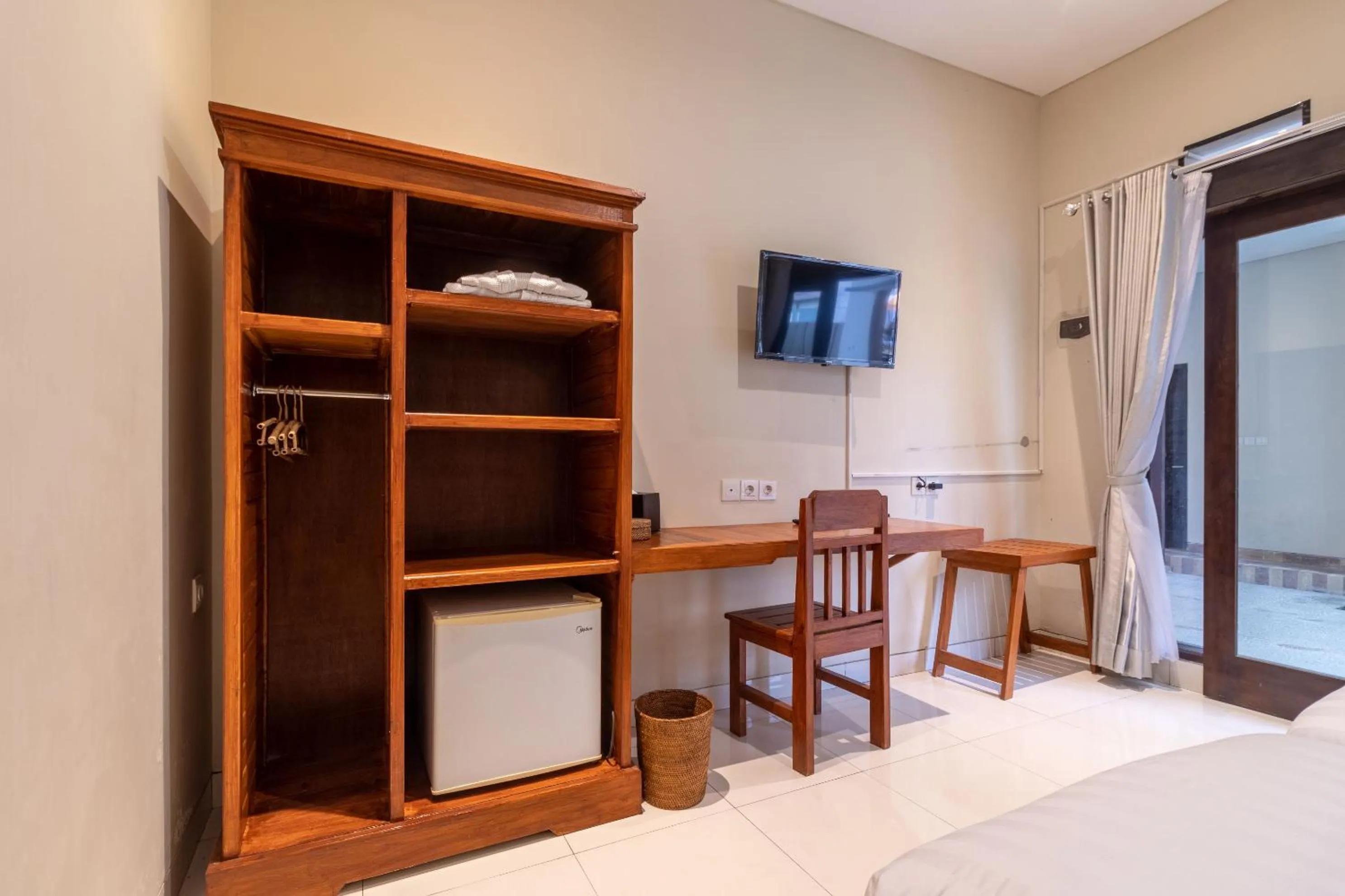 TV and multimedia, Bed in Josh Guest House