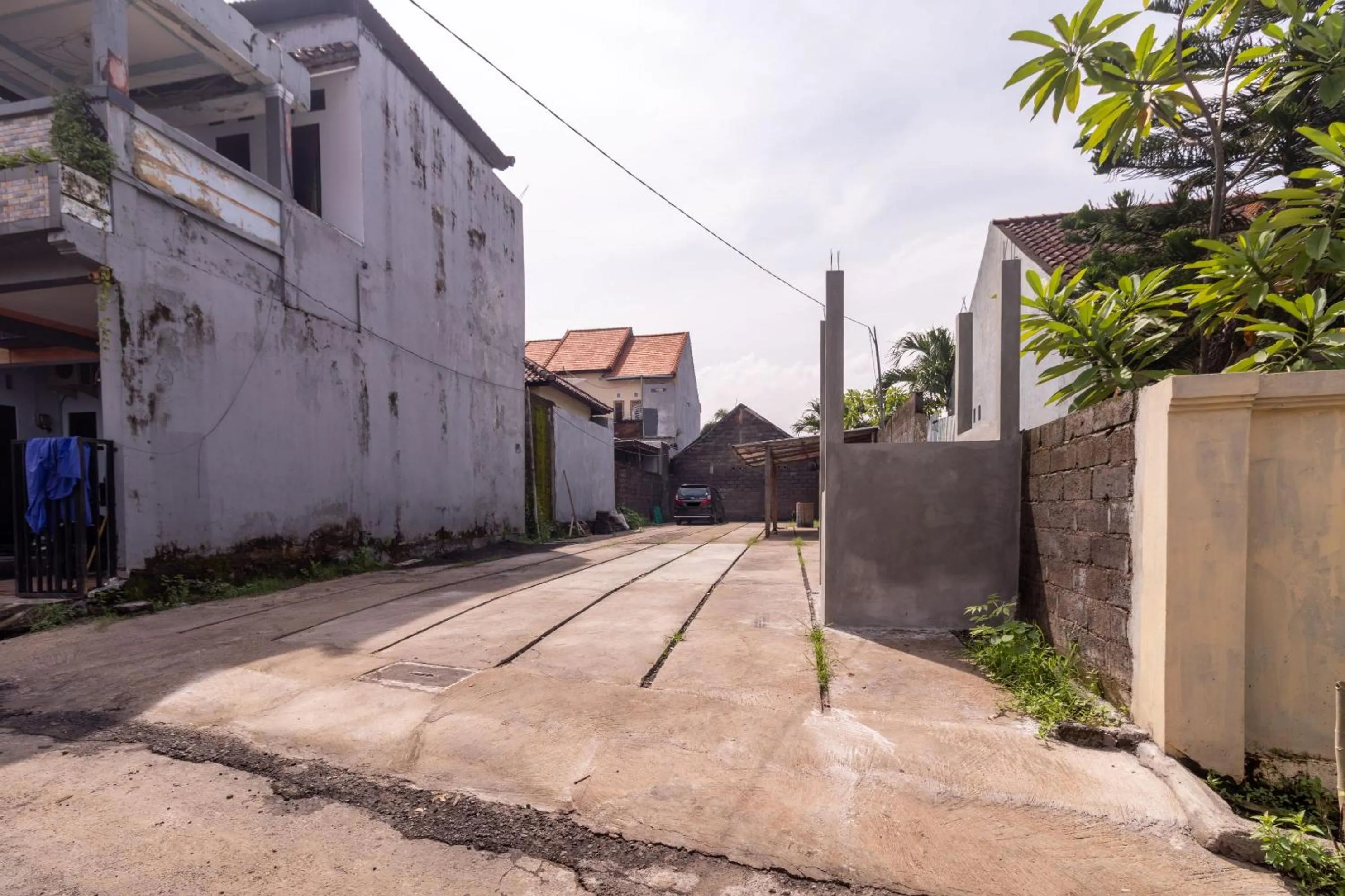 Parking in Josh Guest House