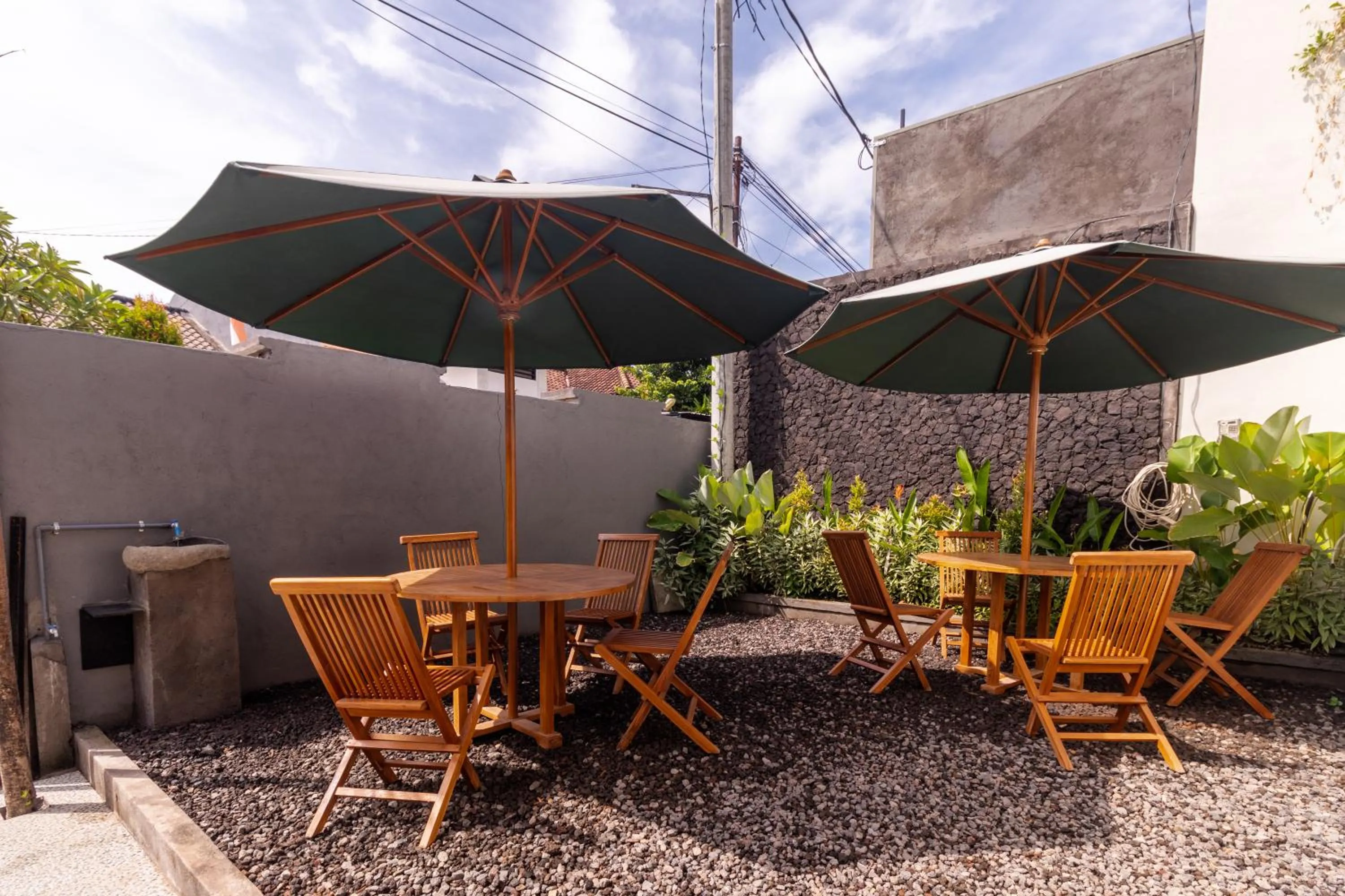 Restaurant/places to eat in Josh Guest House