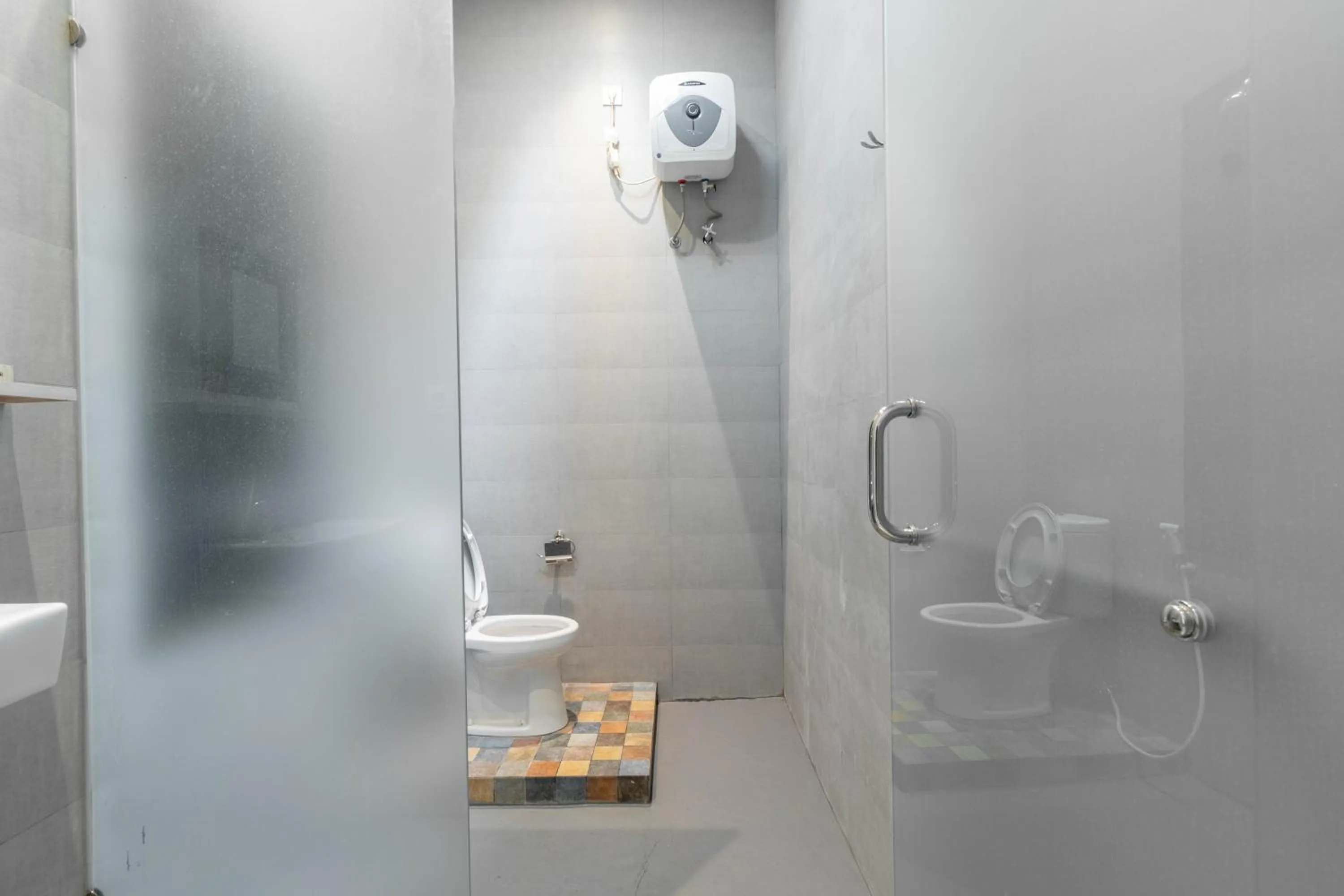 Toilet in Josh Guest House