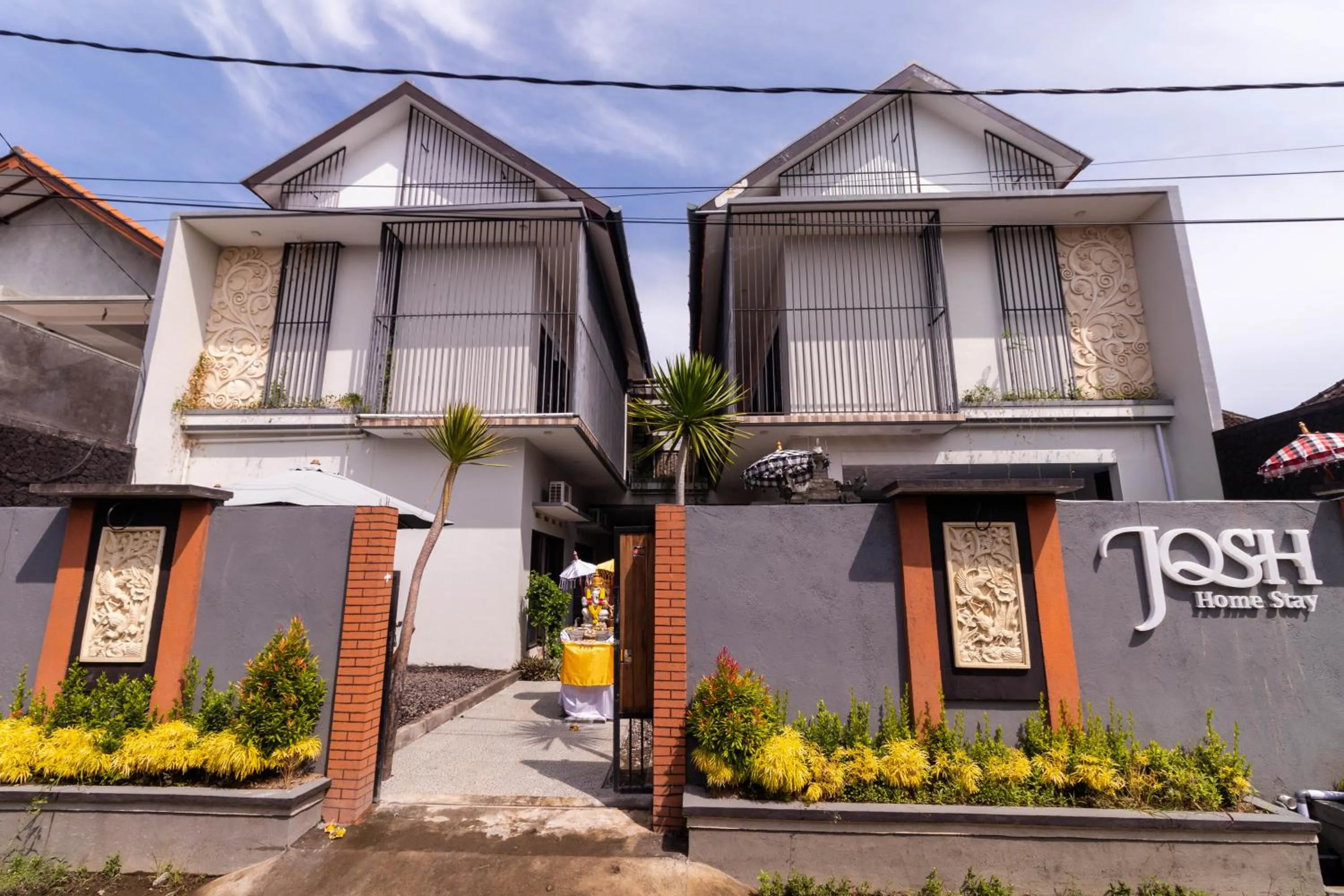 Facade/entrance in Josh Guest House