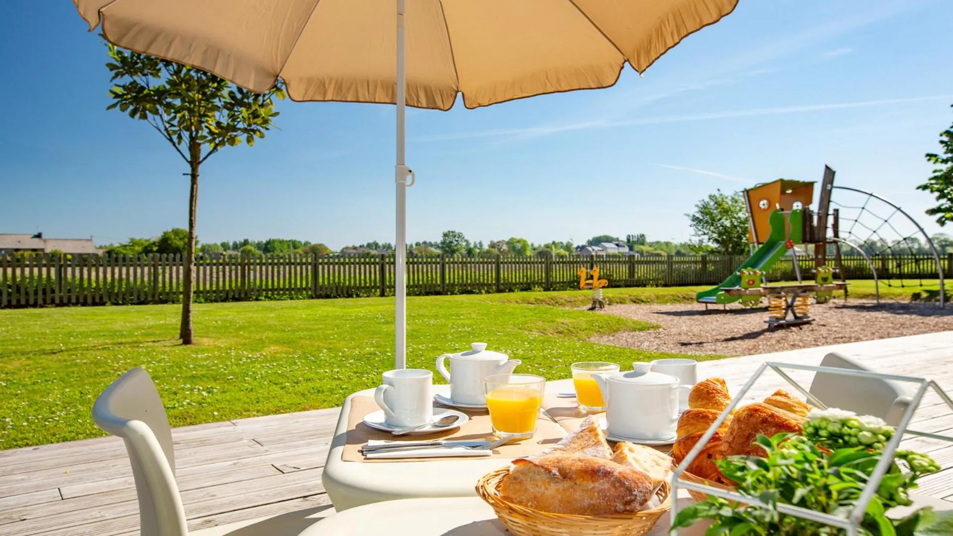 Garden in Vacancéole - Les Chambres de la Baie