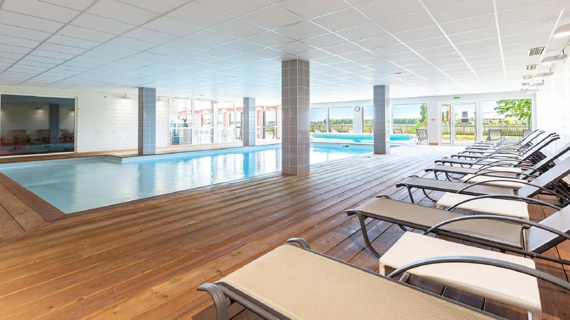 Pool view in Vacancéole - Les Chambres de la Baie