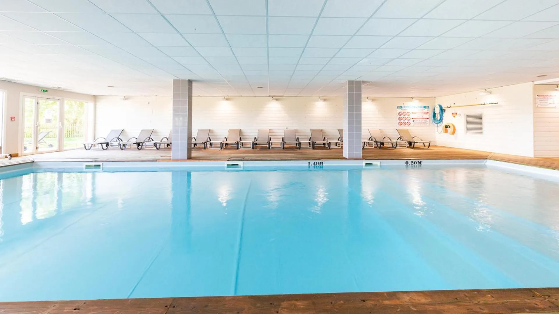 Pool view in Vacancéole - Les Chambres de la Baie