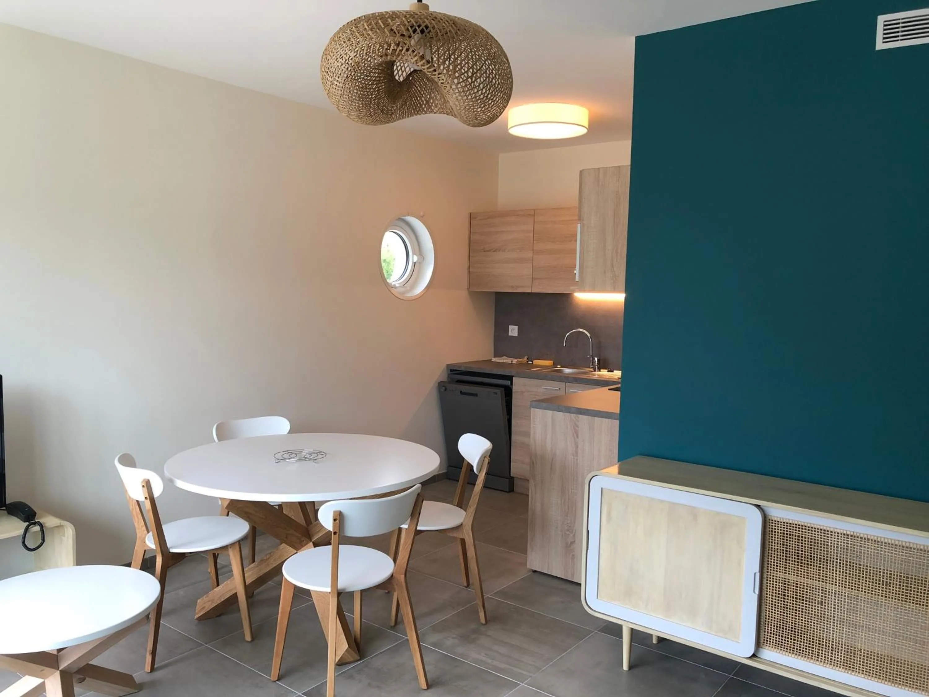 Kitchen or kitchenette in SHANA Hôtel & Résidence