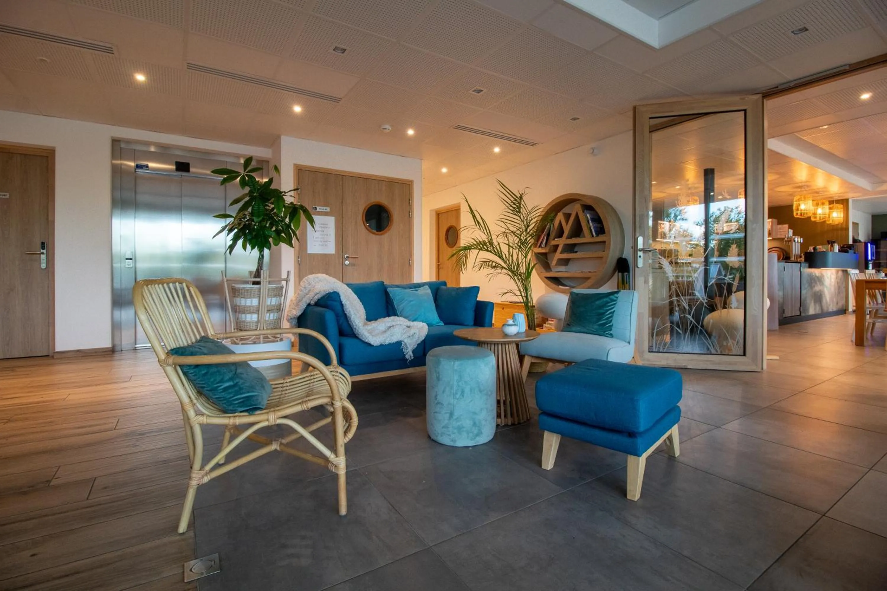 Lobby or reception in SHANA Hôtel & Résidence