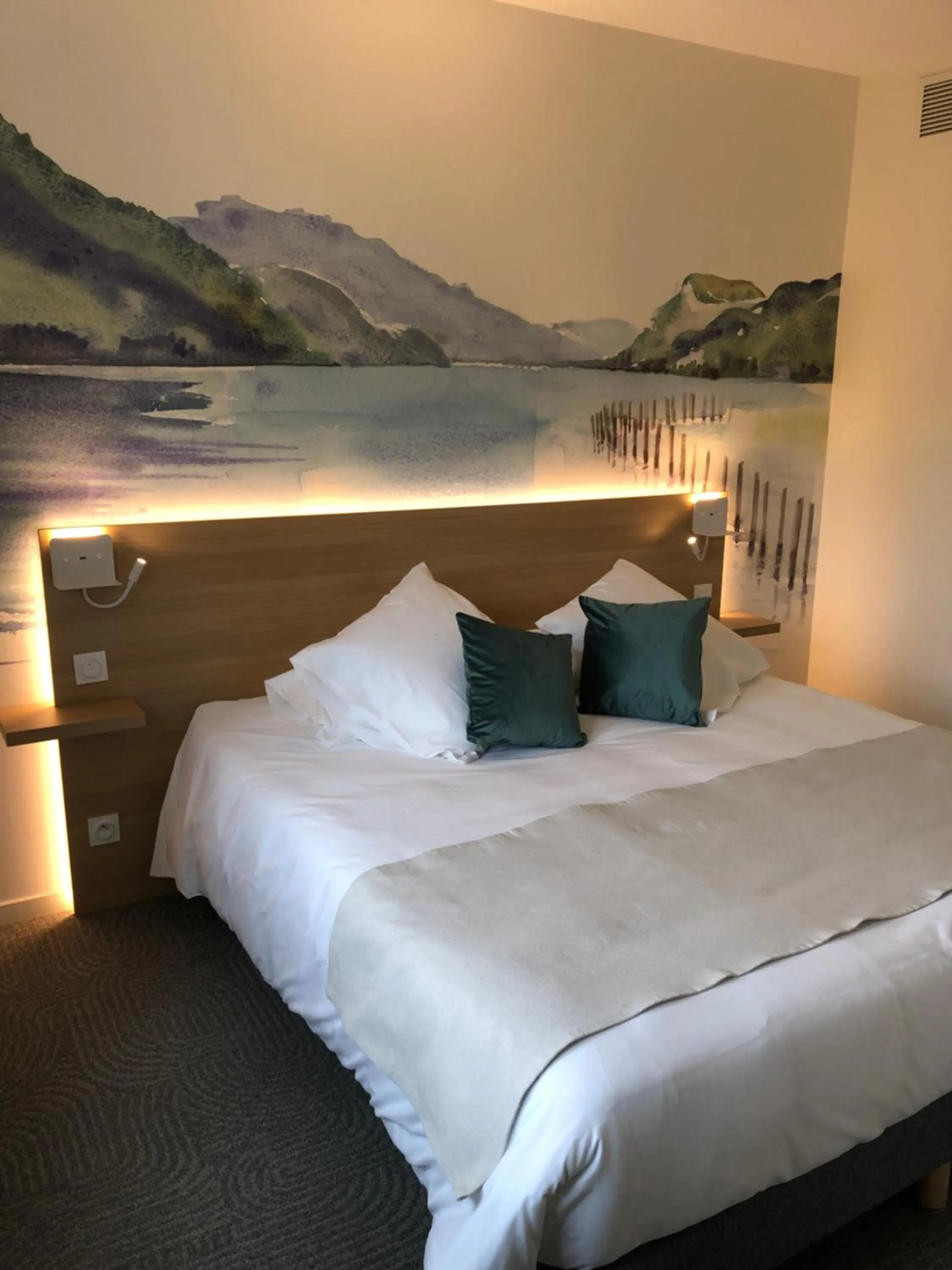 Bed in SHANA Hôtel & Résidence