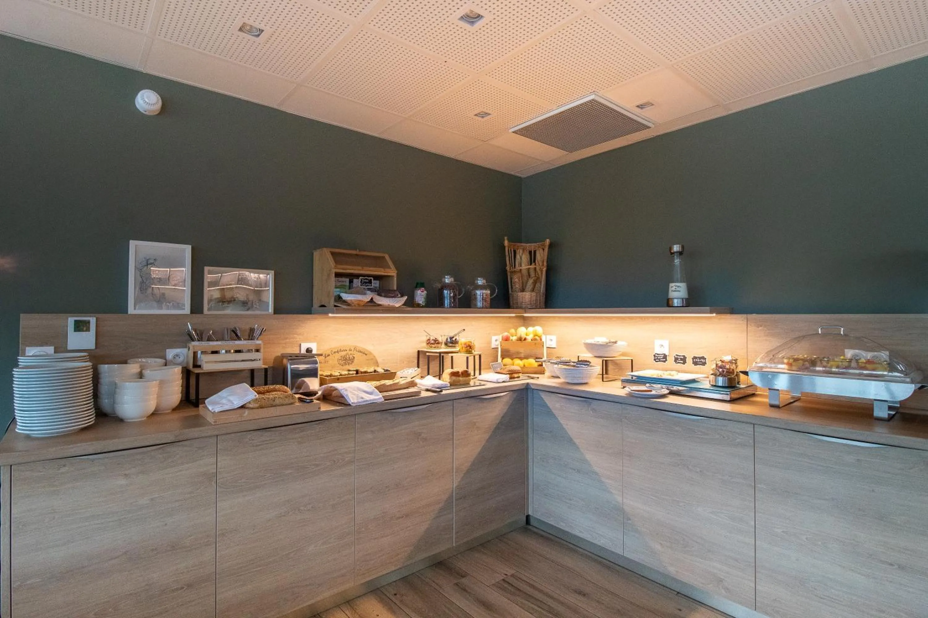 Breakfast in SHANA Hôtel & Résidence