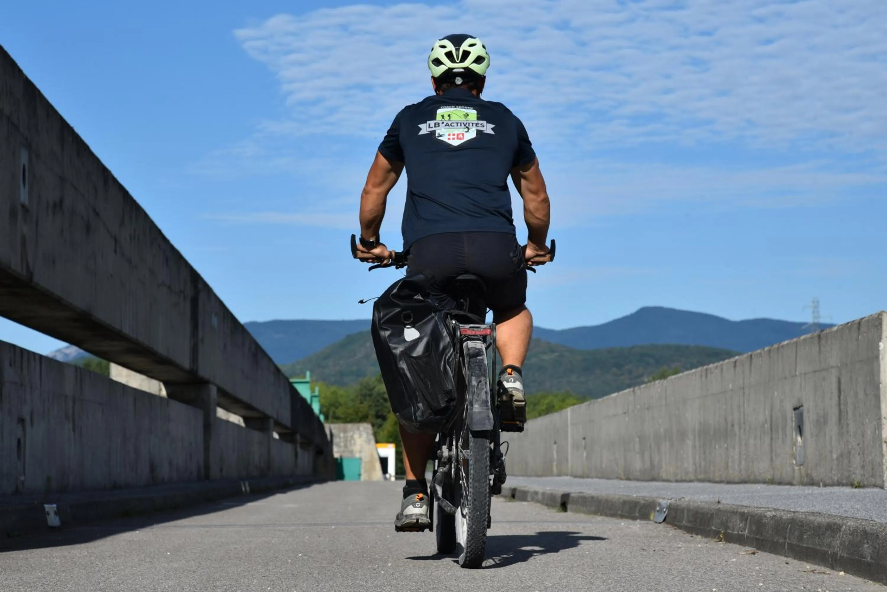 Cycling in SHANA Hôtel & Résidence