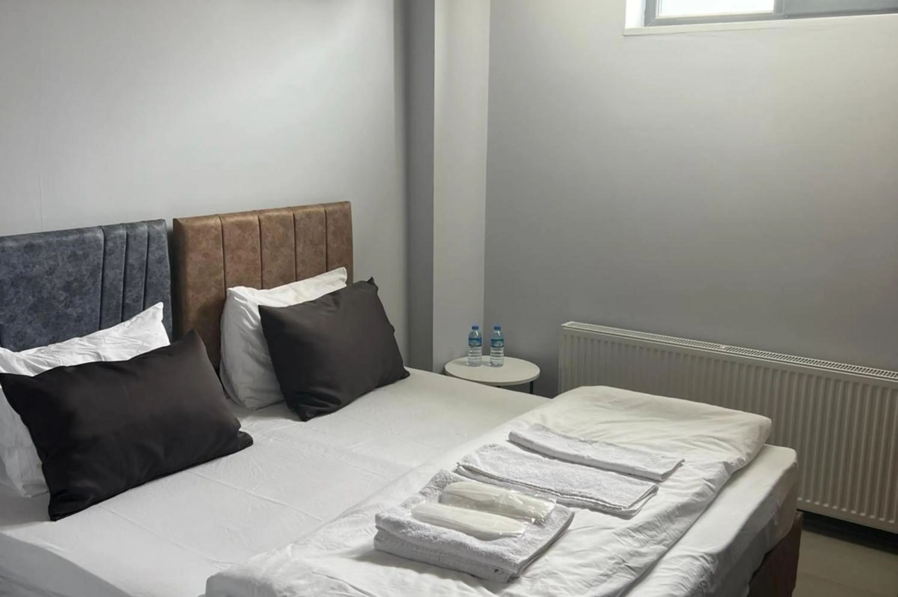 towels, Bed in Dinamik Otel Sarıkamış