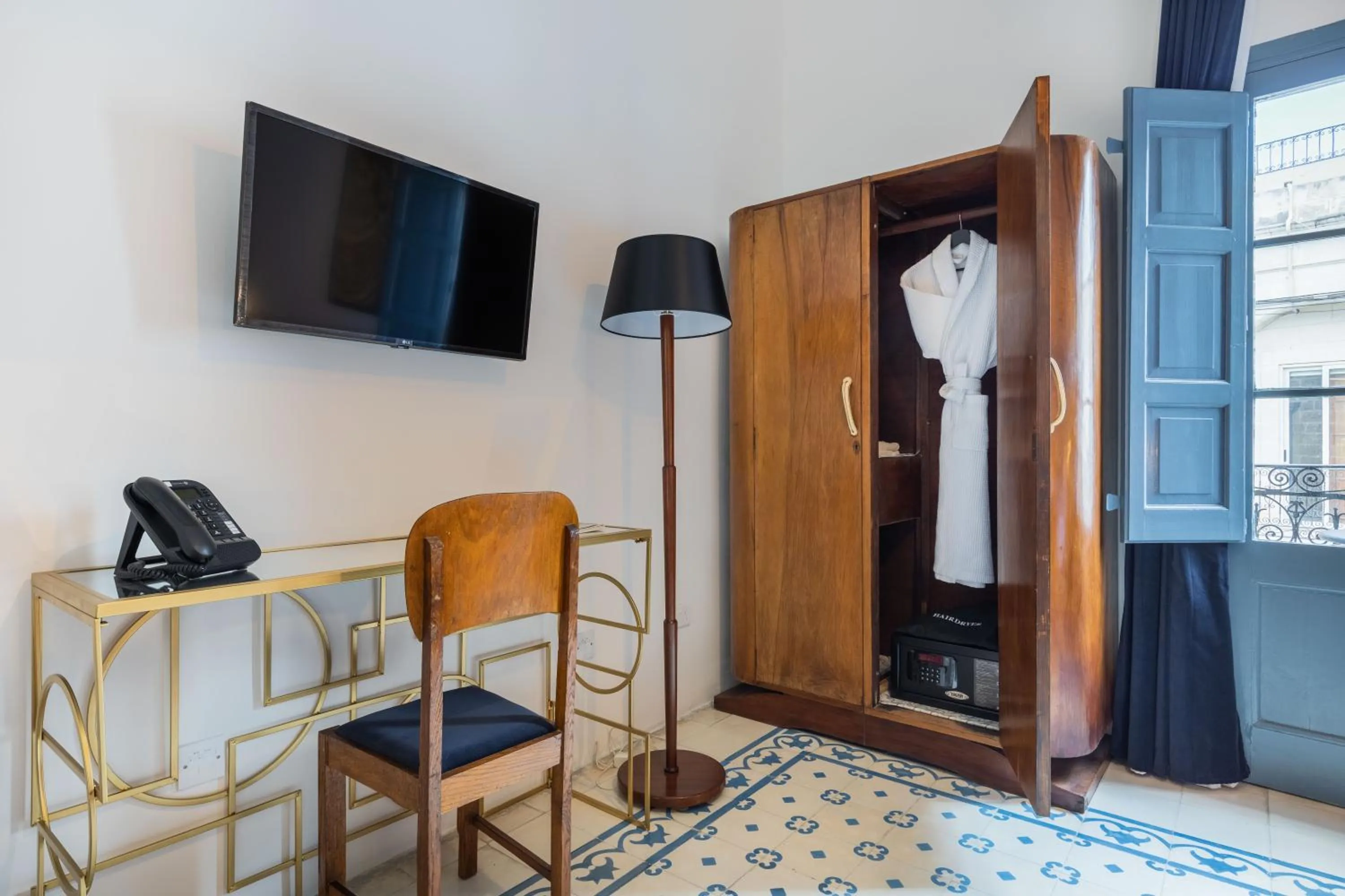 TV and multimedia, Bed in Mosta Dome B&B