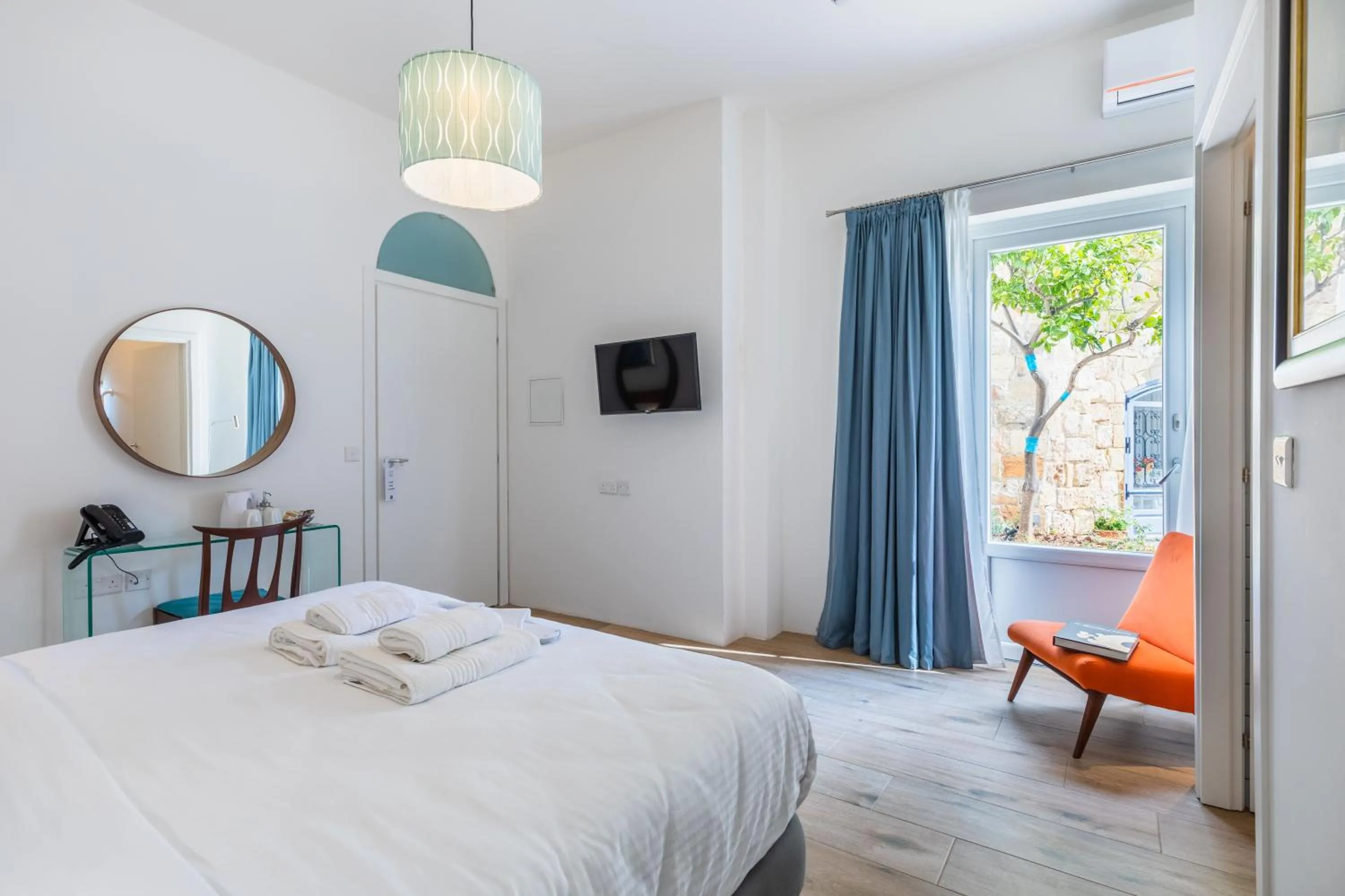 Bed in Mosta Dome B&B