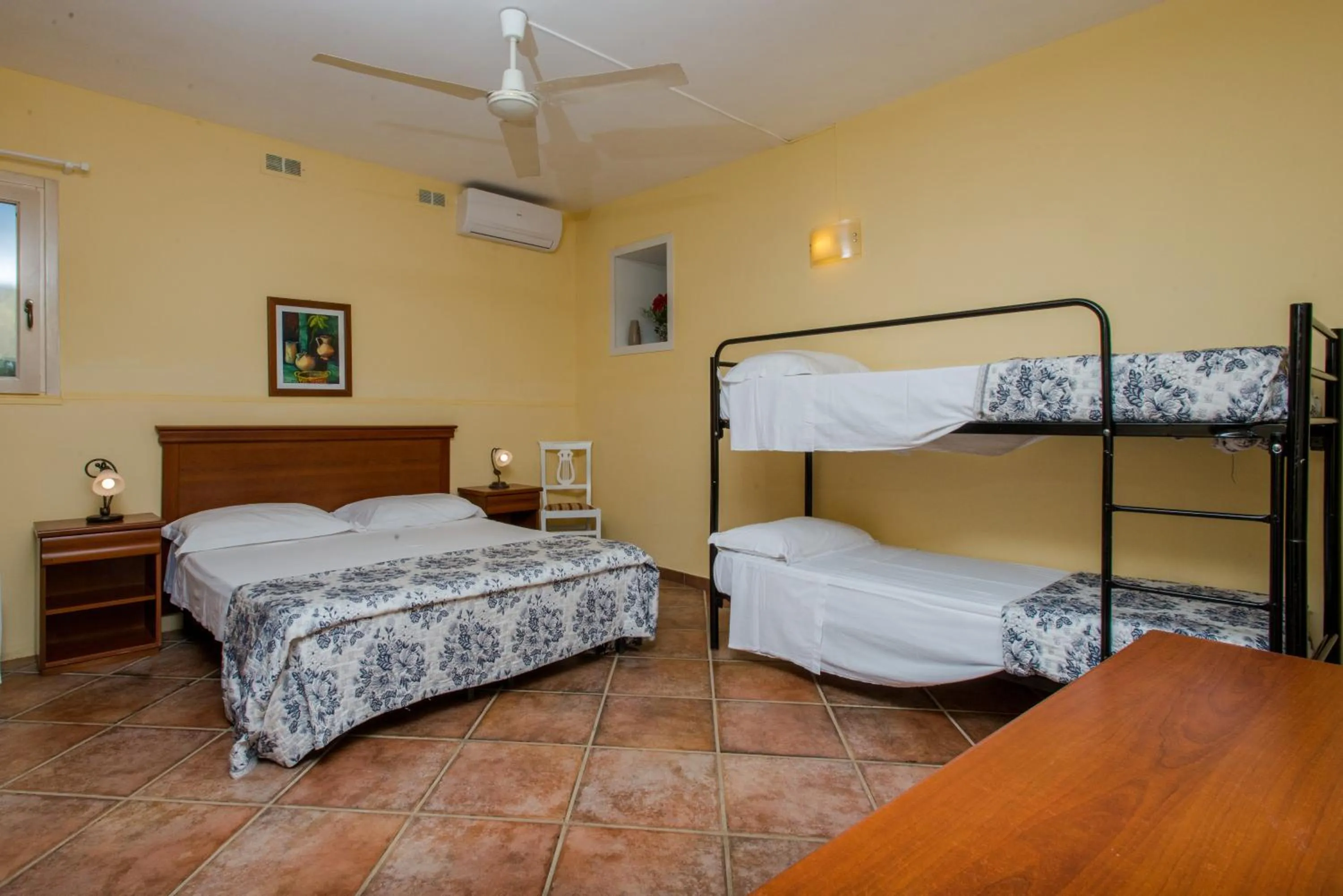 Photo of the whole room in RELAIS MASSERIA CASINA DEI CARI