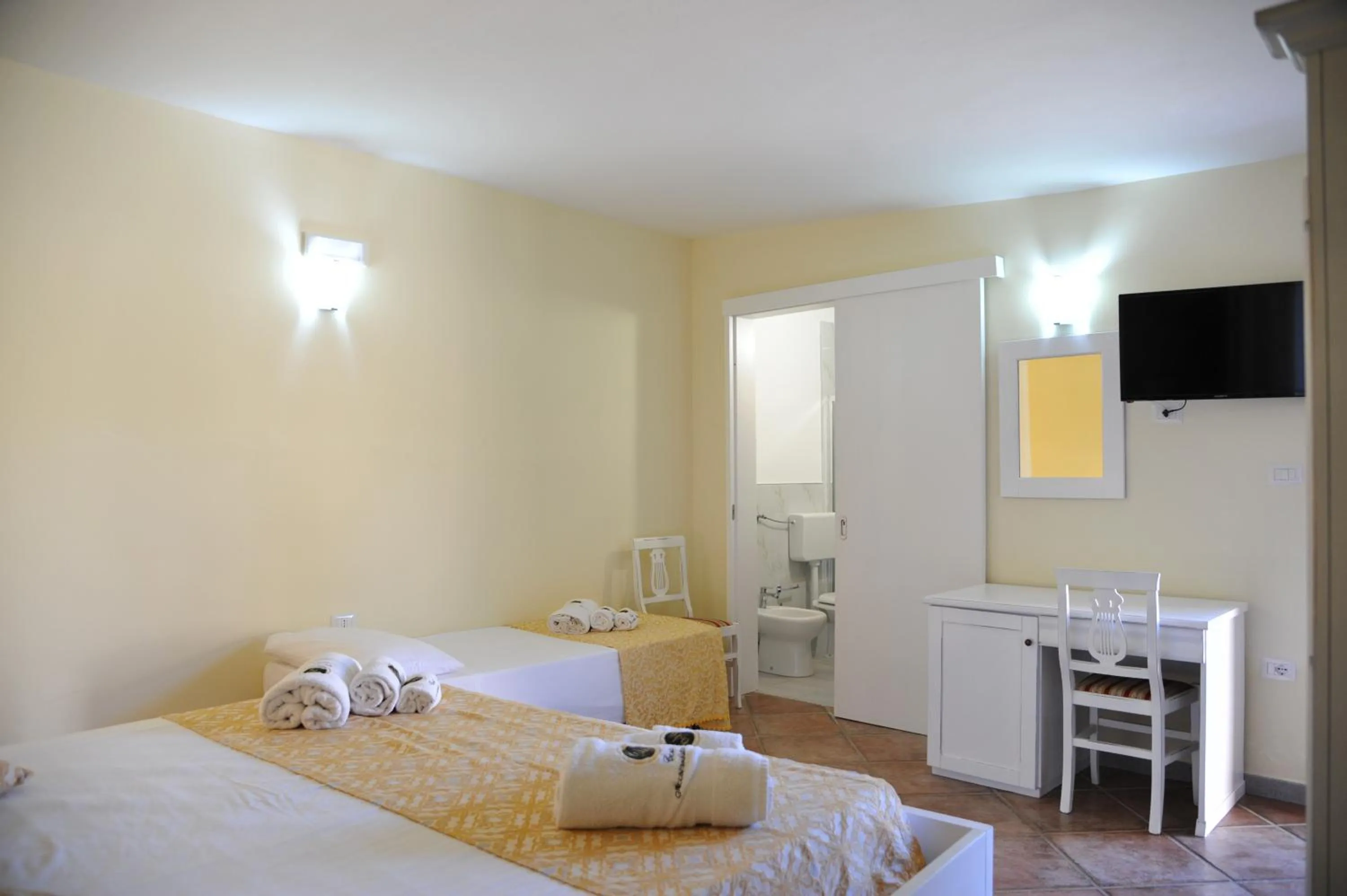 Photo of the whole room in RELAIS MASSERIA CASINA DEI CARI