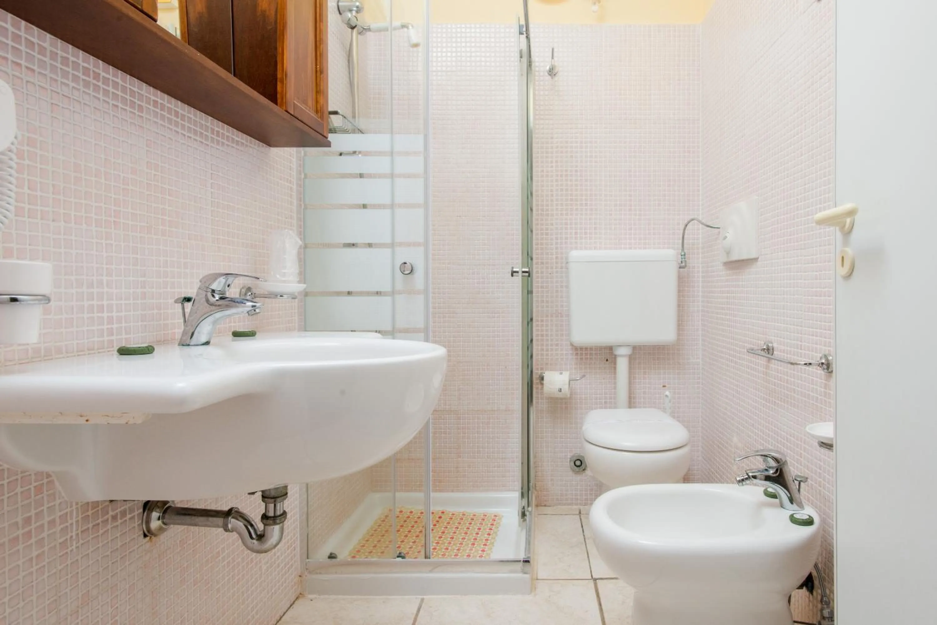 Shower in RELAIS MASSERIA CASINA DEI CARI