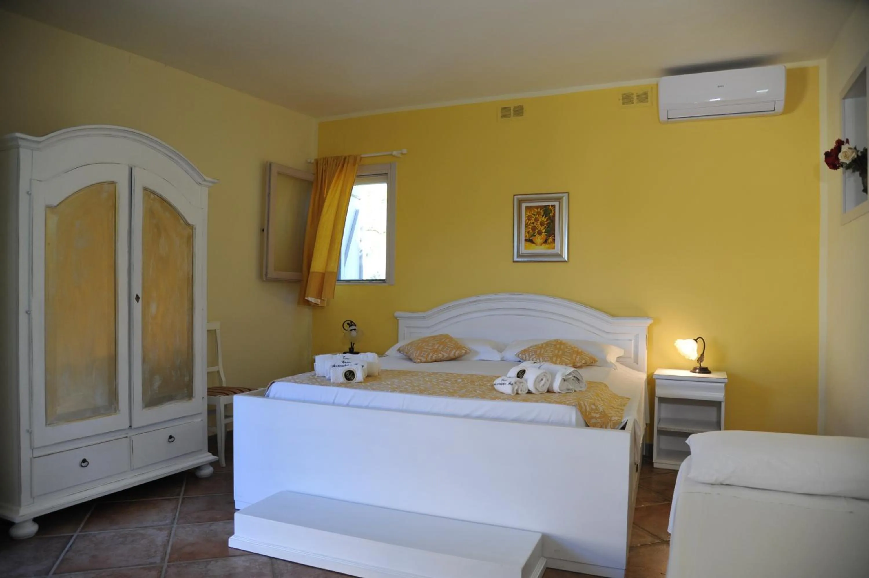 Photo of the whole room in RELAIS MASSERIA CASINA DEI CARI