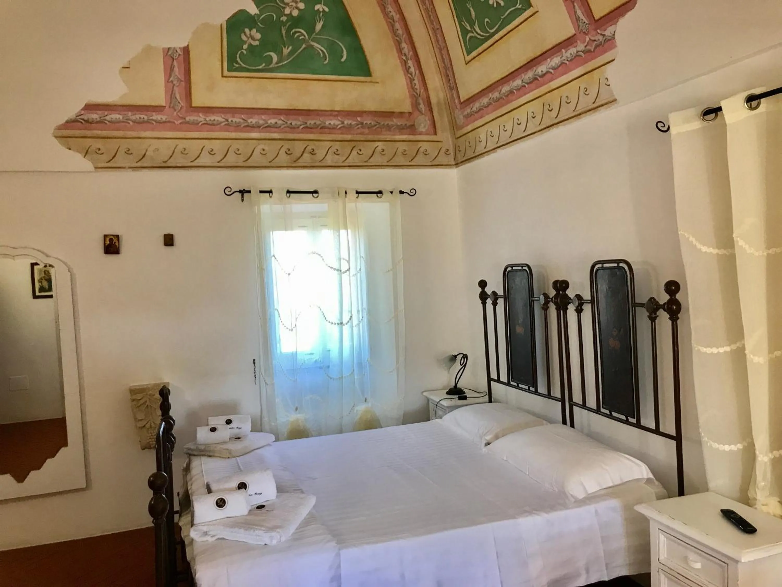 Bed in RELAIS MASSERIA CASINA DEI CARI