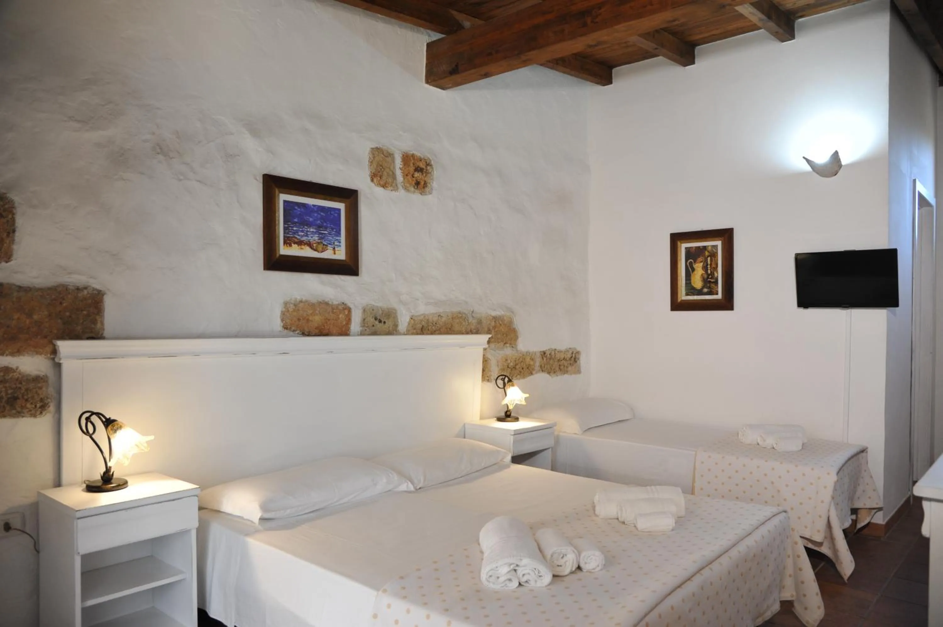 Photo of the whole room in RELAIS MASSERIA CASINA DEI CARI