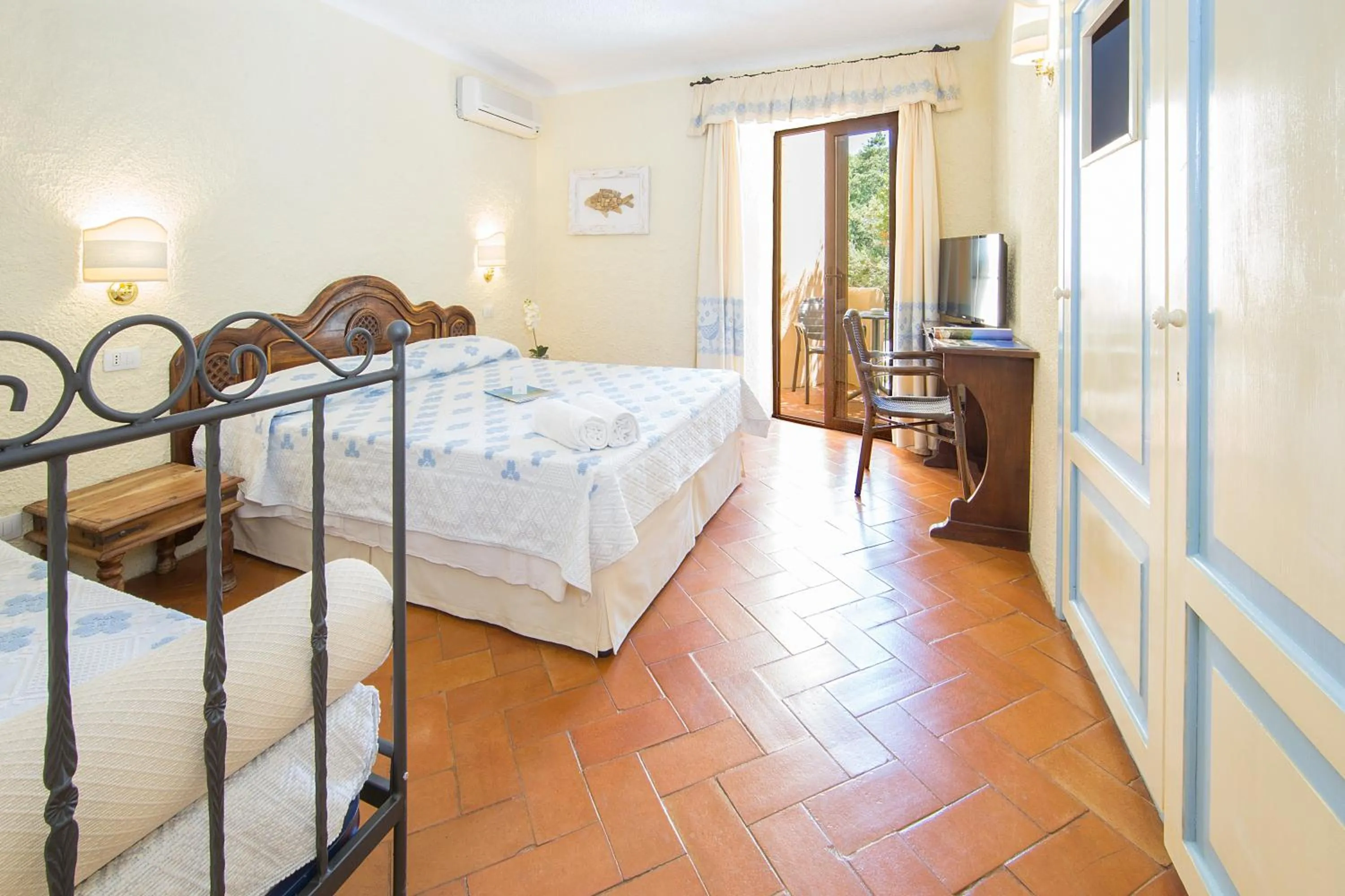 Photo of the whole room, Bed in Hotel Colonna San Marco