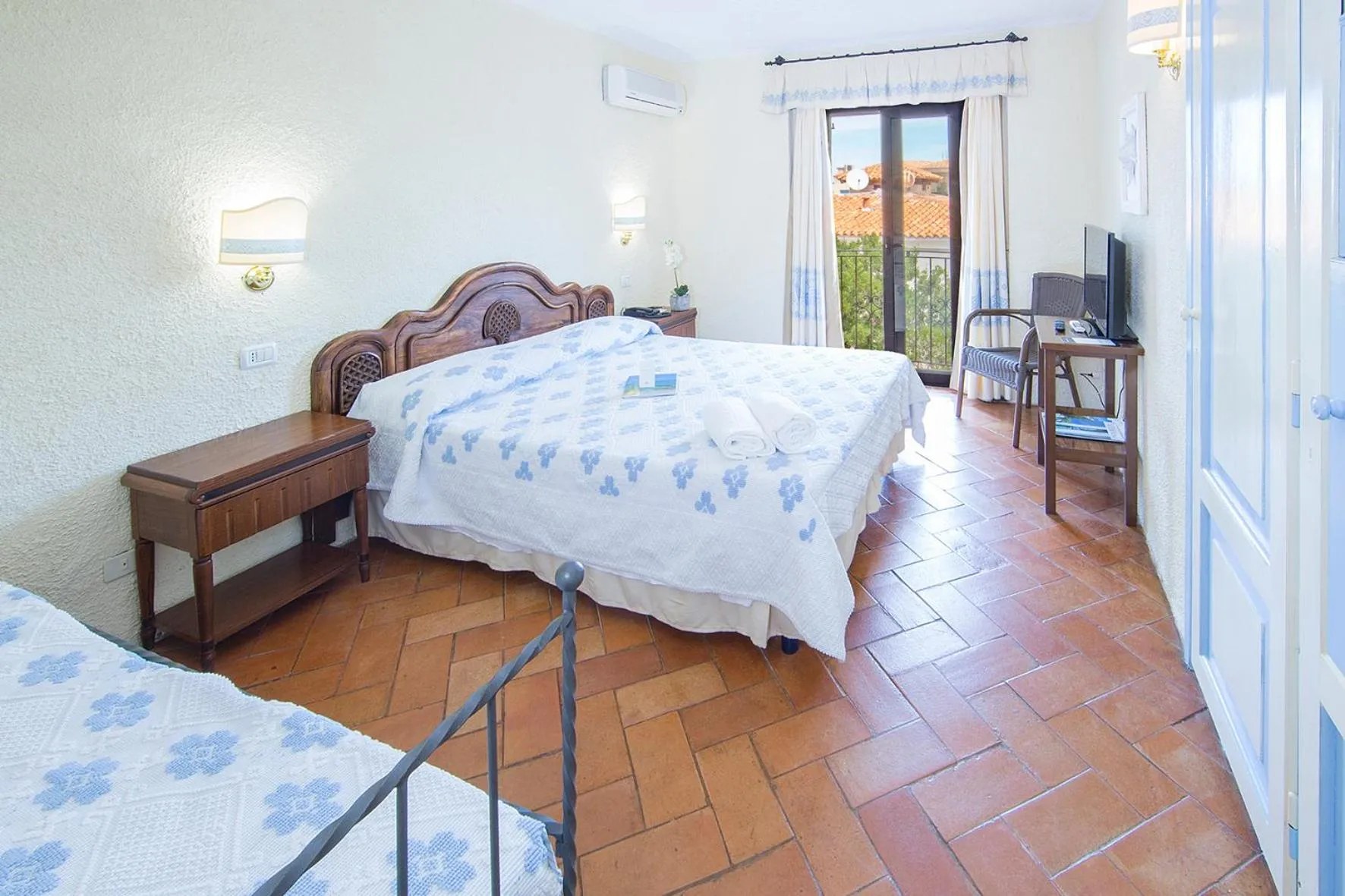 Photo of the whole room, Bed in Hotel Colonna San Marco