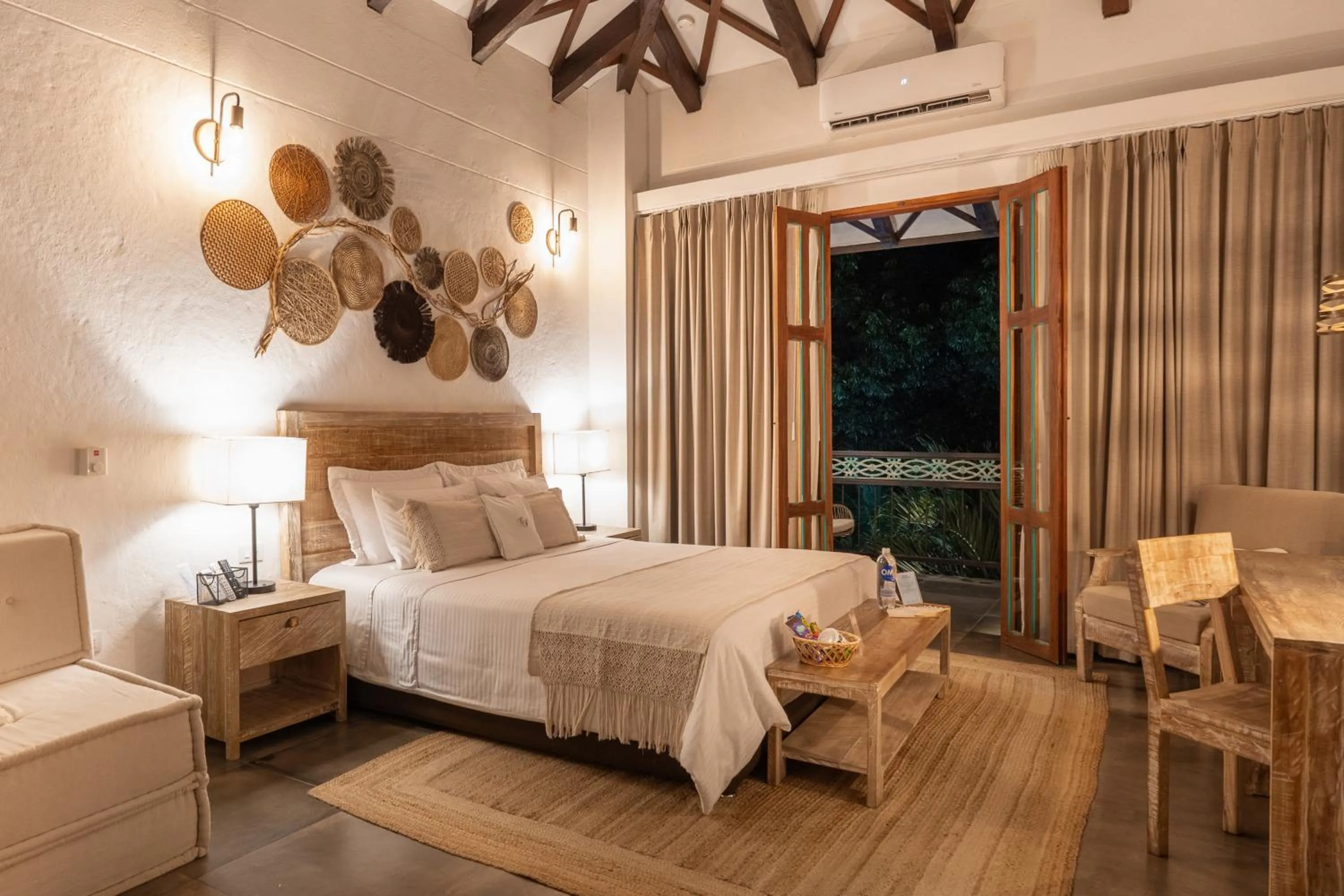 Photo of the whole room, Bed in Casa Jacaranda Hotel Boutique -Cauca Viejo- Mayores de 14 años