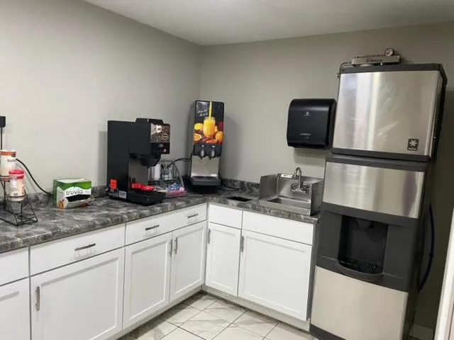 Coffee/tea facilities in Rodeway Inn Hibbing