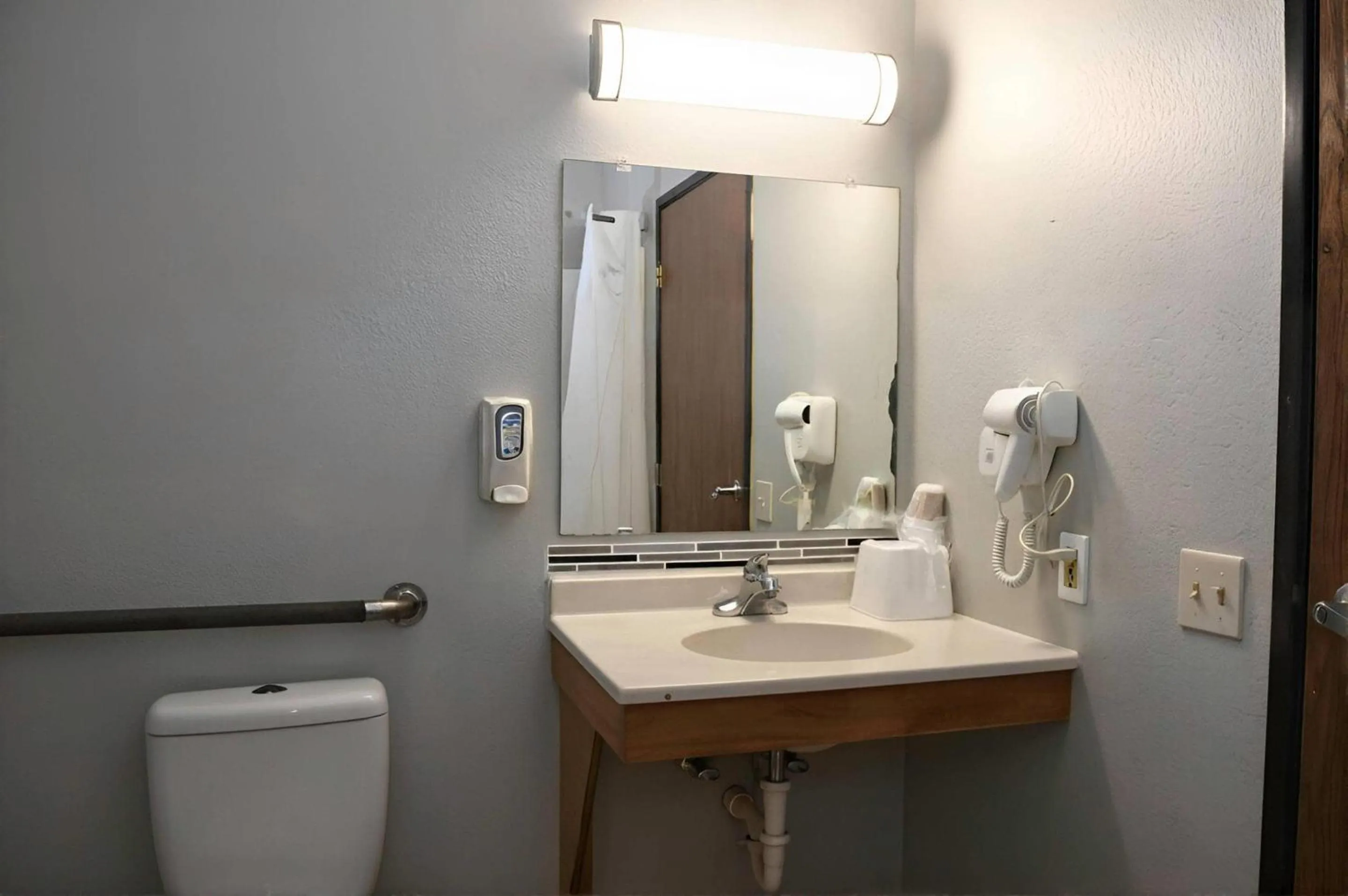 Bedroom in Rodeway Inn Hibbing