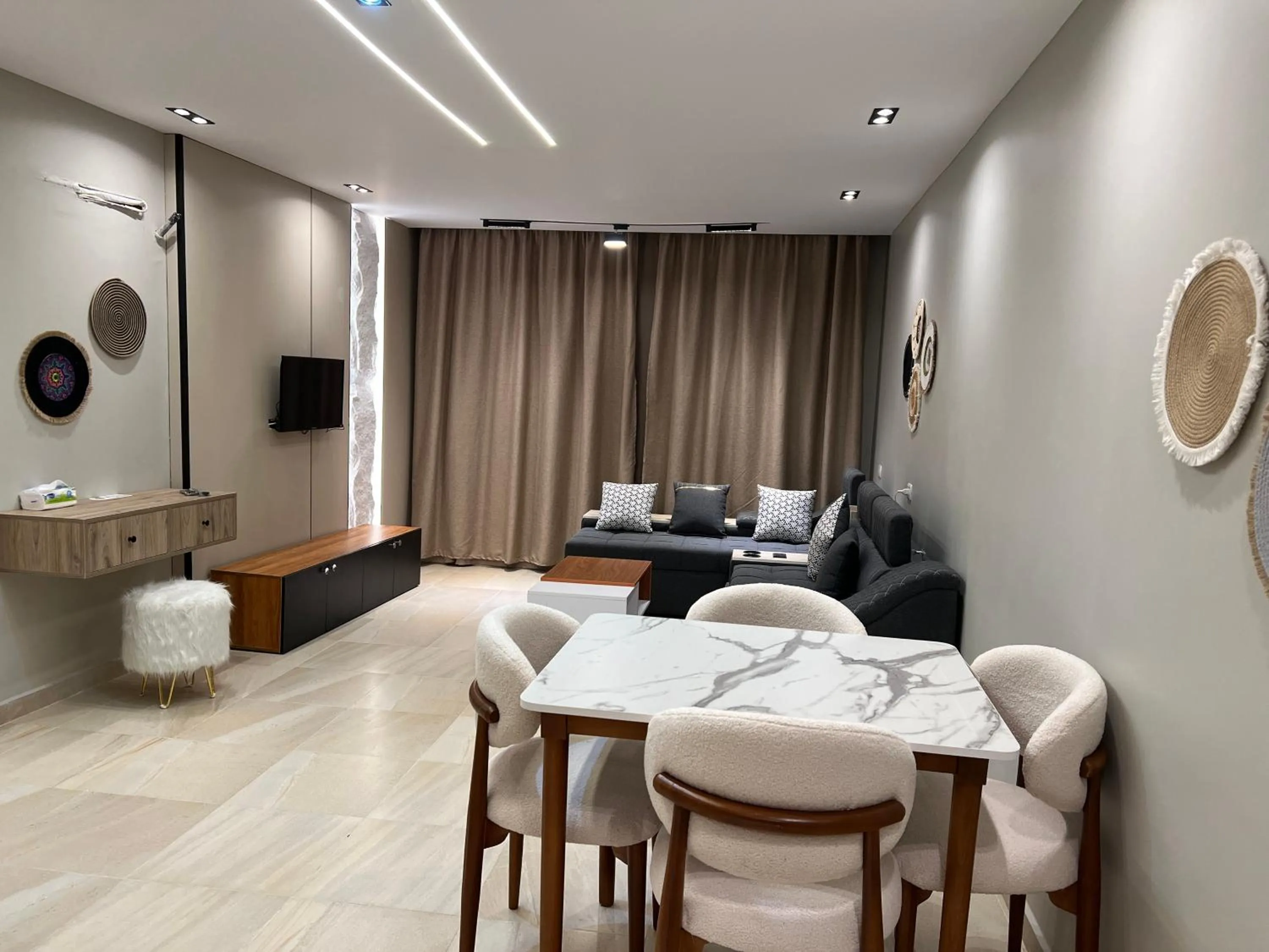 TV and multimedia in Pyramids Height Hotel & Pyramids Master Scene Rooftop