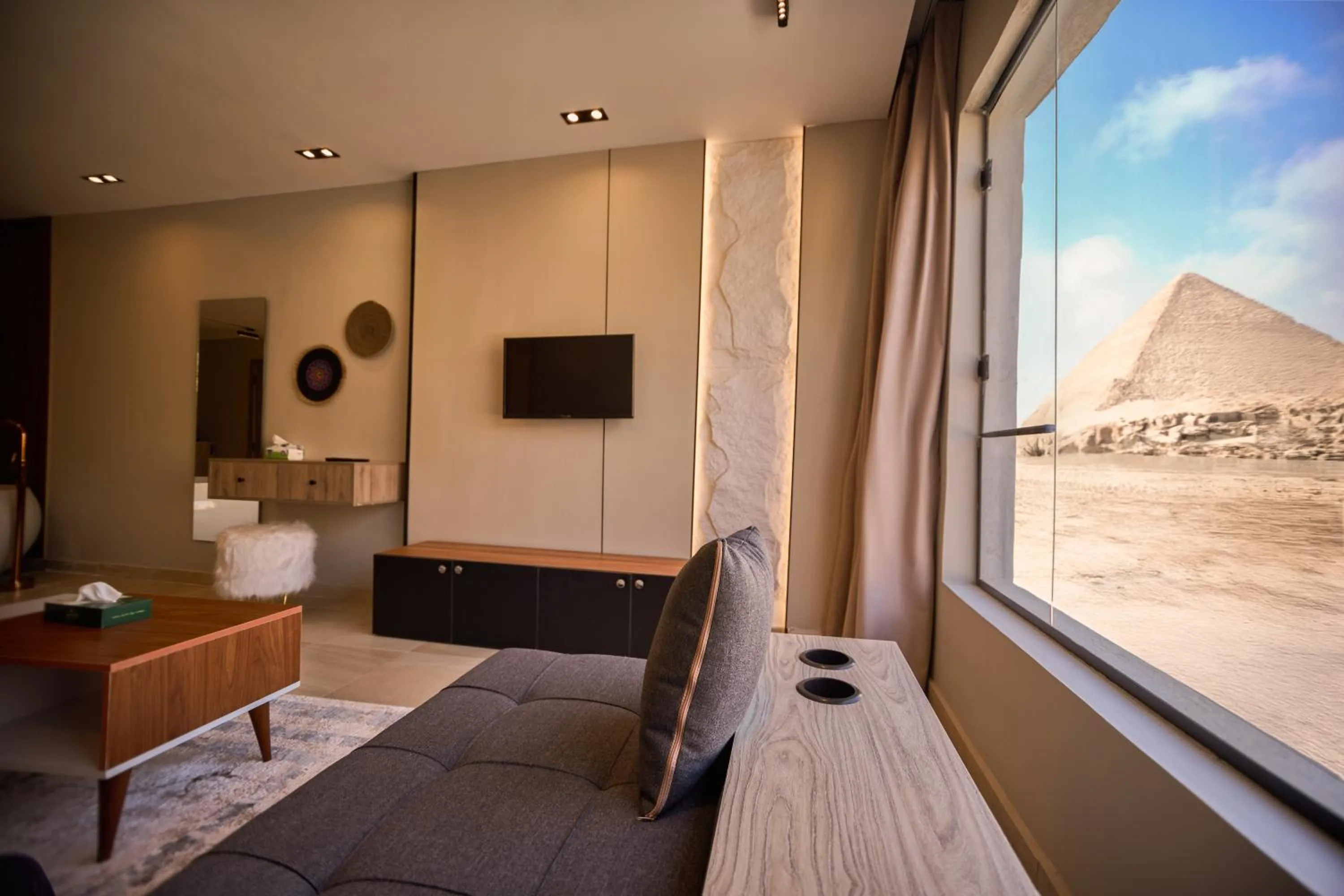 TV and multimedia in Pyramids Height Hotel & Pyramids Master Scene Rooftop