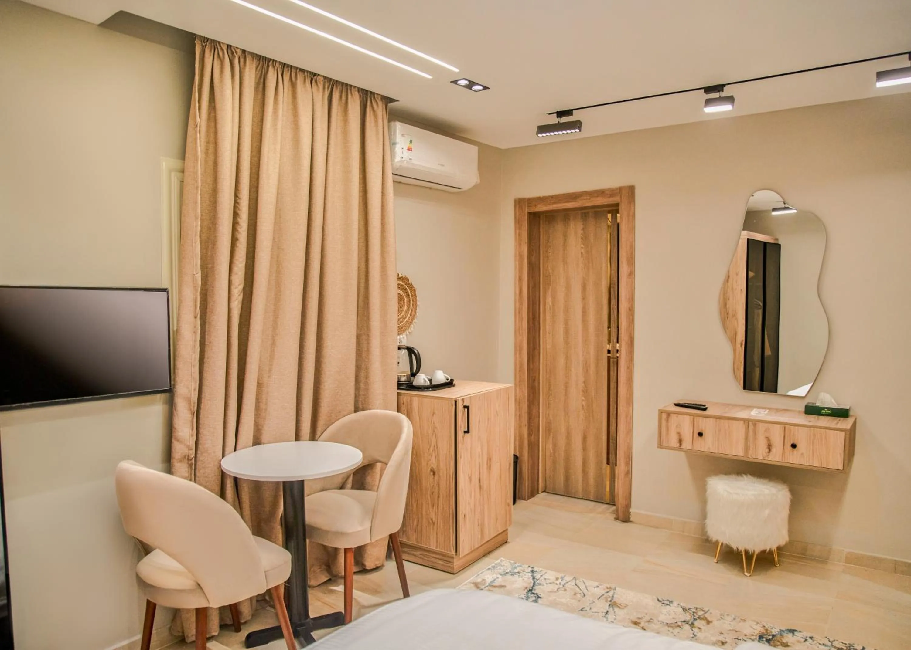 TV and multimedia in Pyramids Height Hotel & Pyramids Master Scene Rooftop