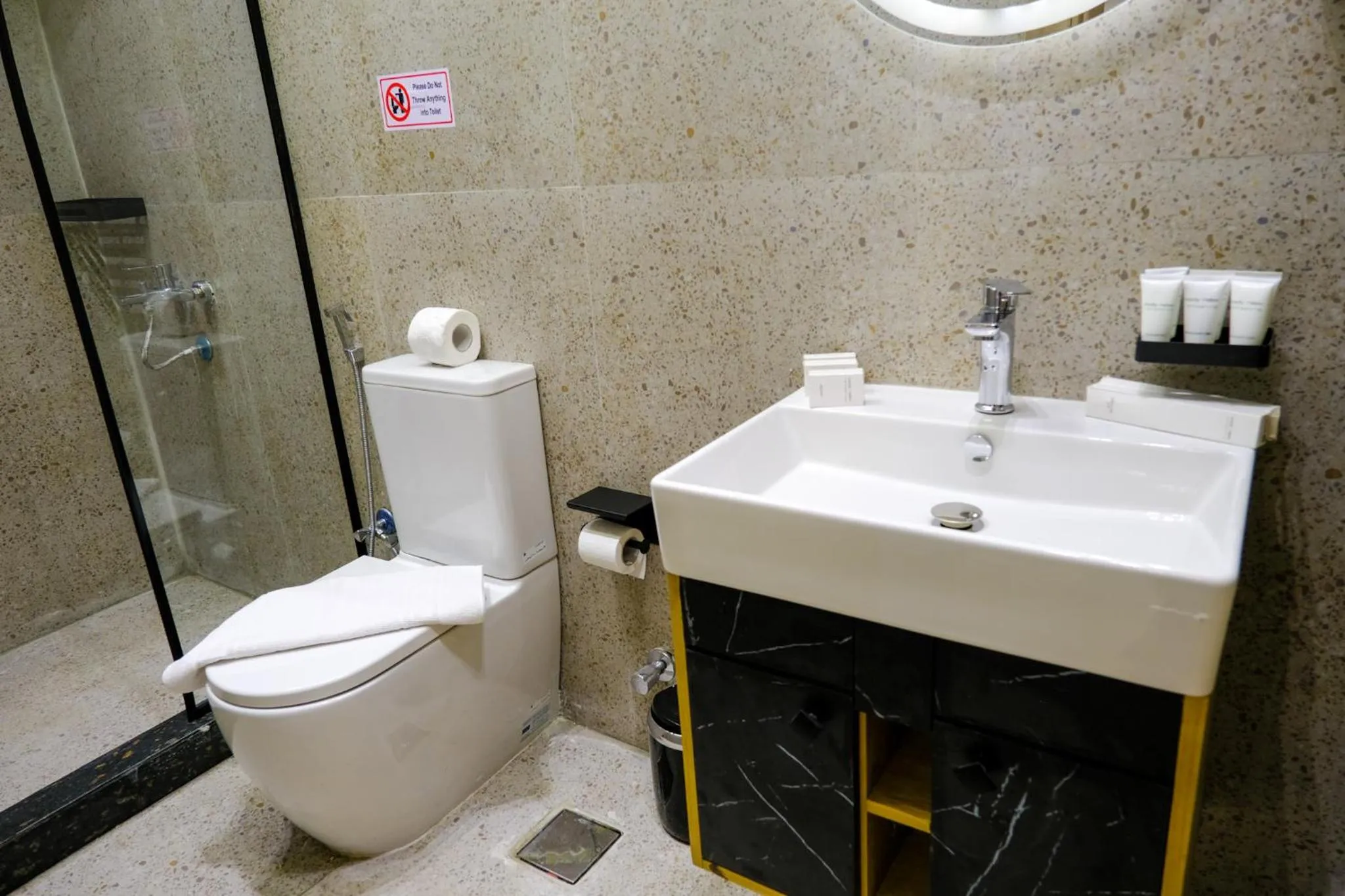 Shower in Pyramids Height Hotel & Pyramids Master Scene Rooftop