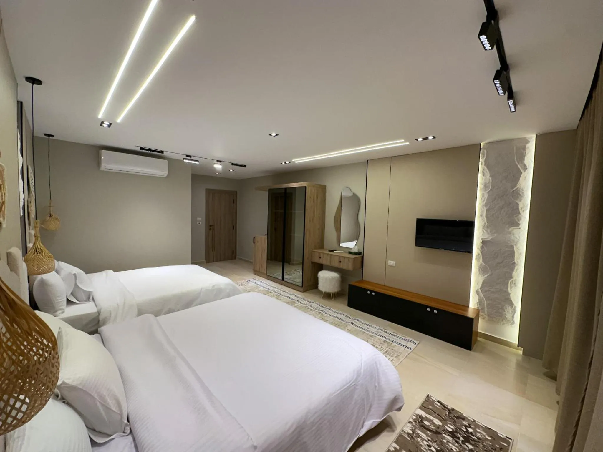 Bed in Pyramids Height Hotel & Pyramids Master Scene Rooftop