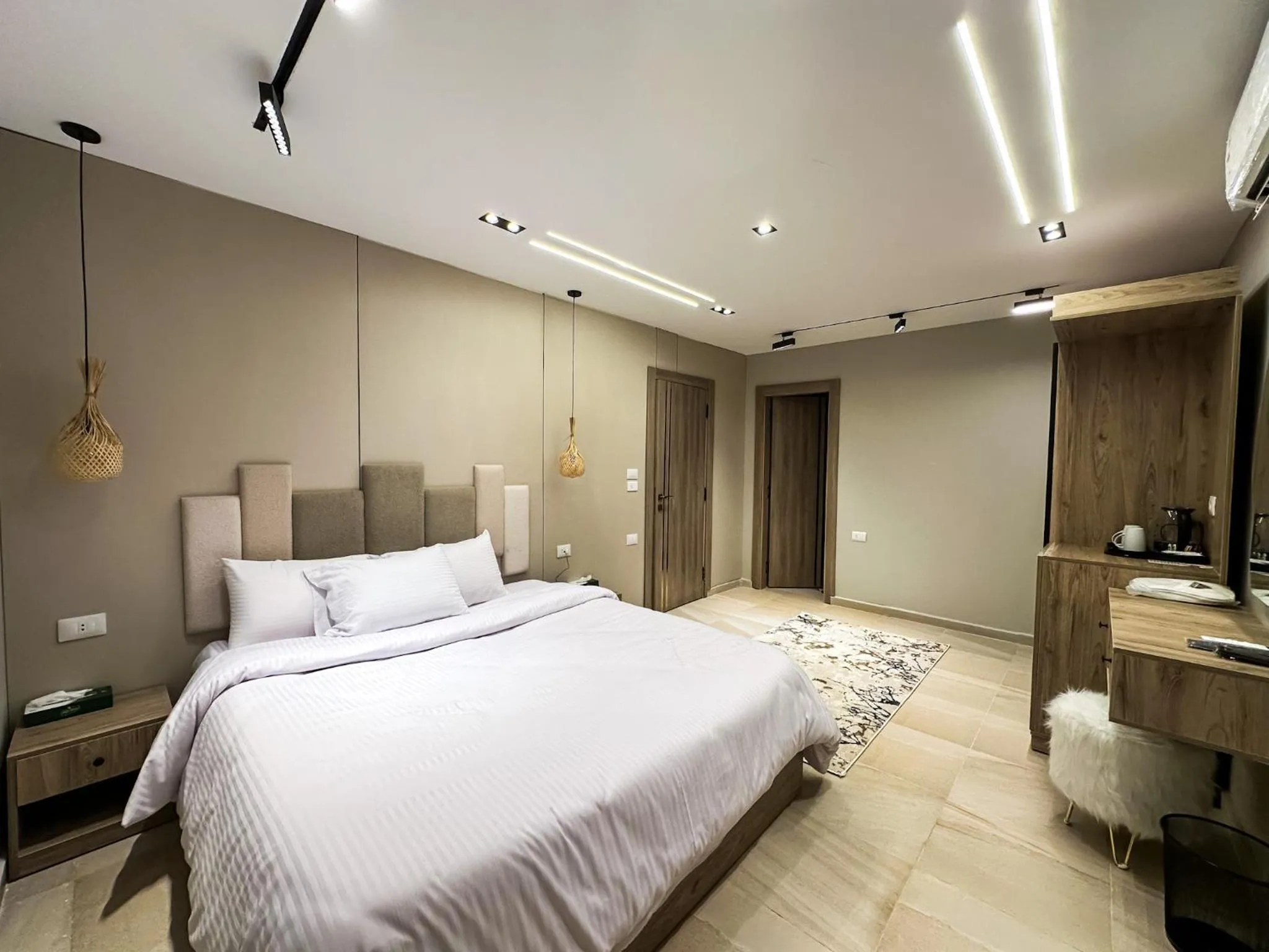 Bed in Pyramids Height Hotel & Pyramids Master Scene Rooftop