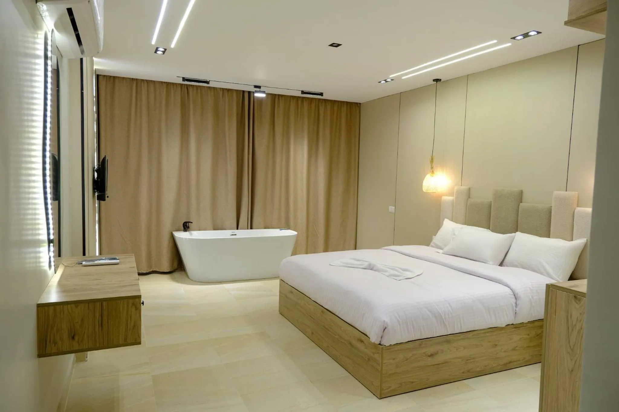 Bed in Pyramids Height Hotel & Pyramids Master Scene Rooftop