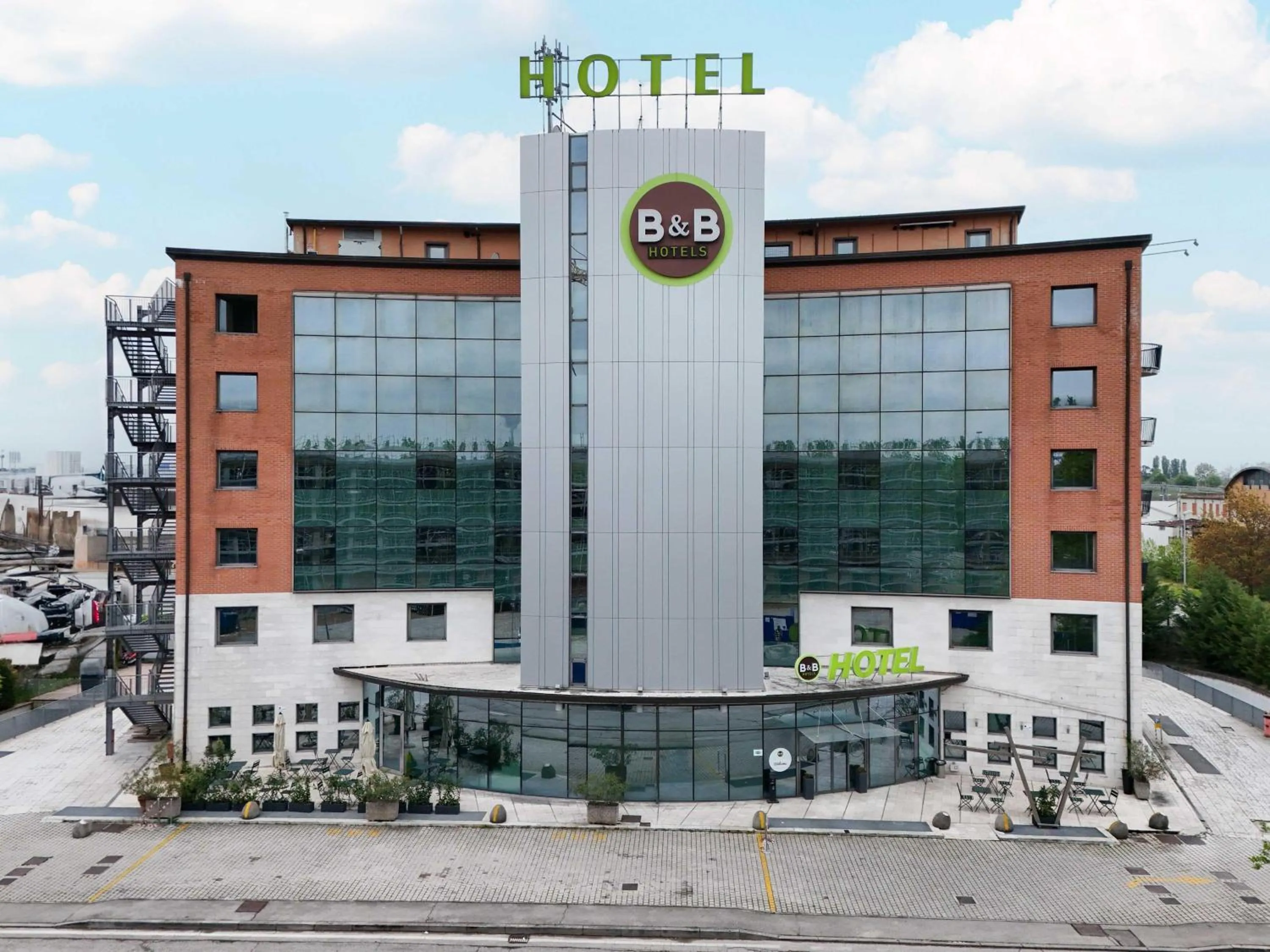 Property building in B&B HOTEL Padova