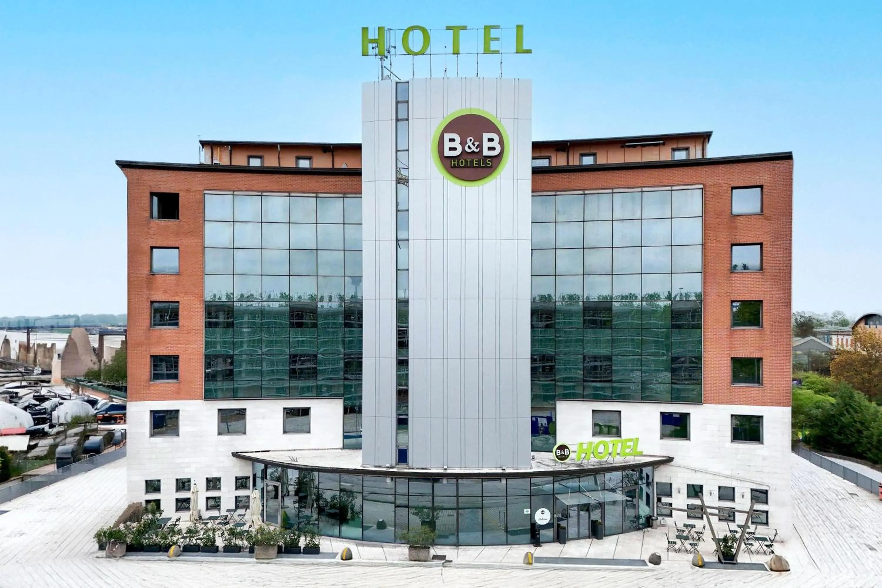 Property building in B&B HOTEL Padova